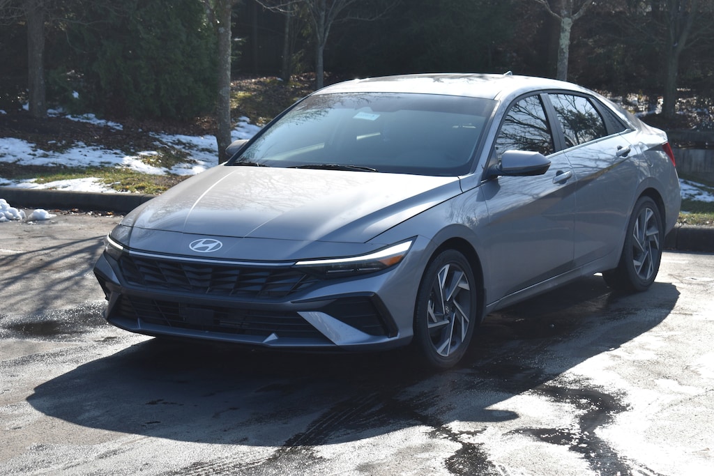 Used 2025 Hyundai Elantra Limited Sedan