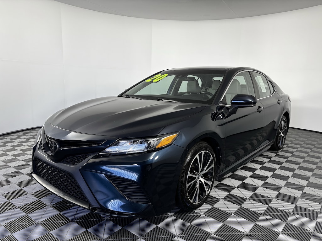 Used 2020 Toyota Camry SE Sedan