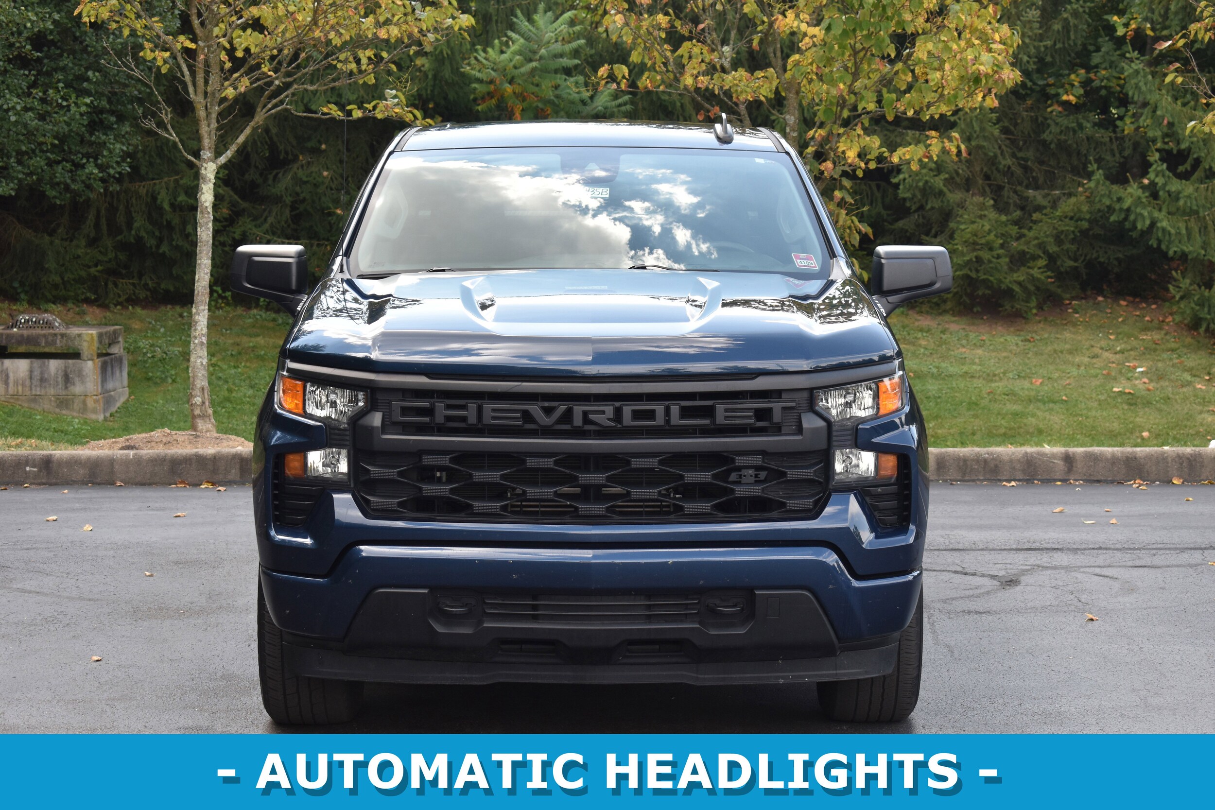 2022 Chevrolet Silverado 1500 Custom photo 2