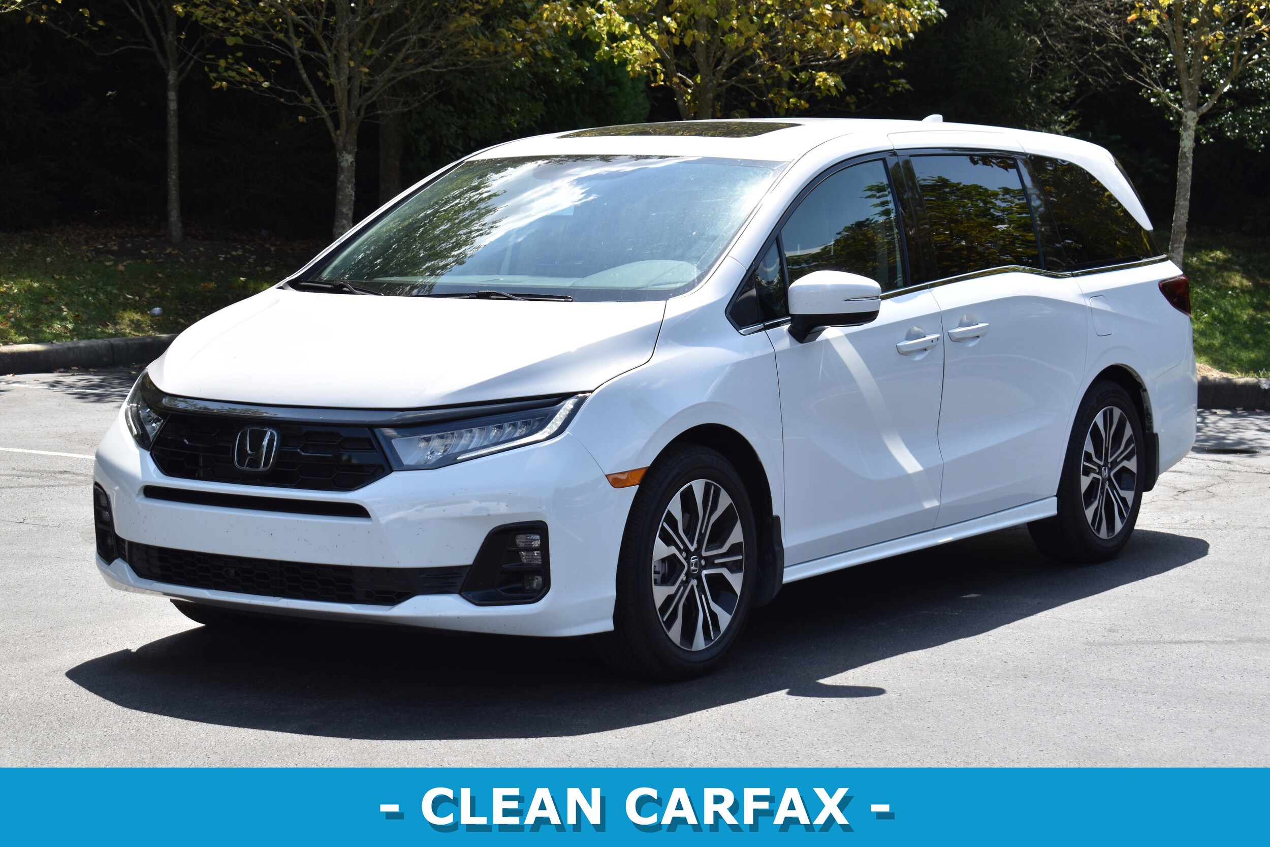 2025 Honda Odyssey Elite photo 2