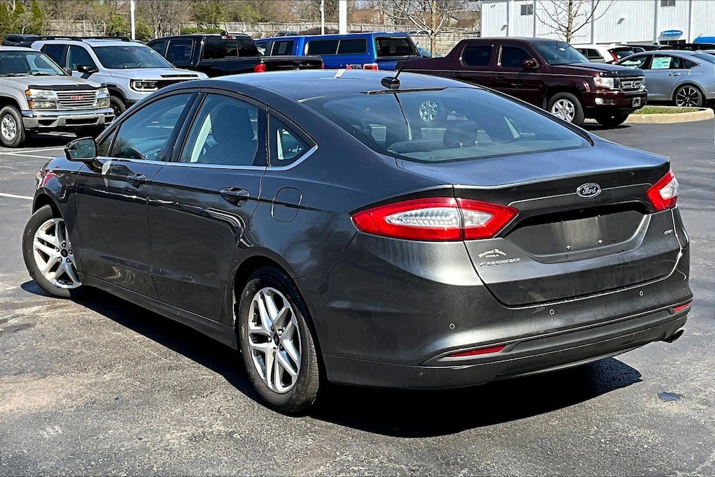 Used 2016 Ford Fusion SE Sedan