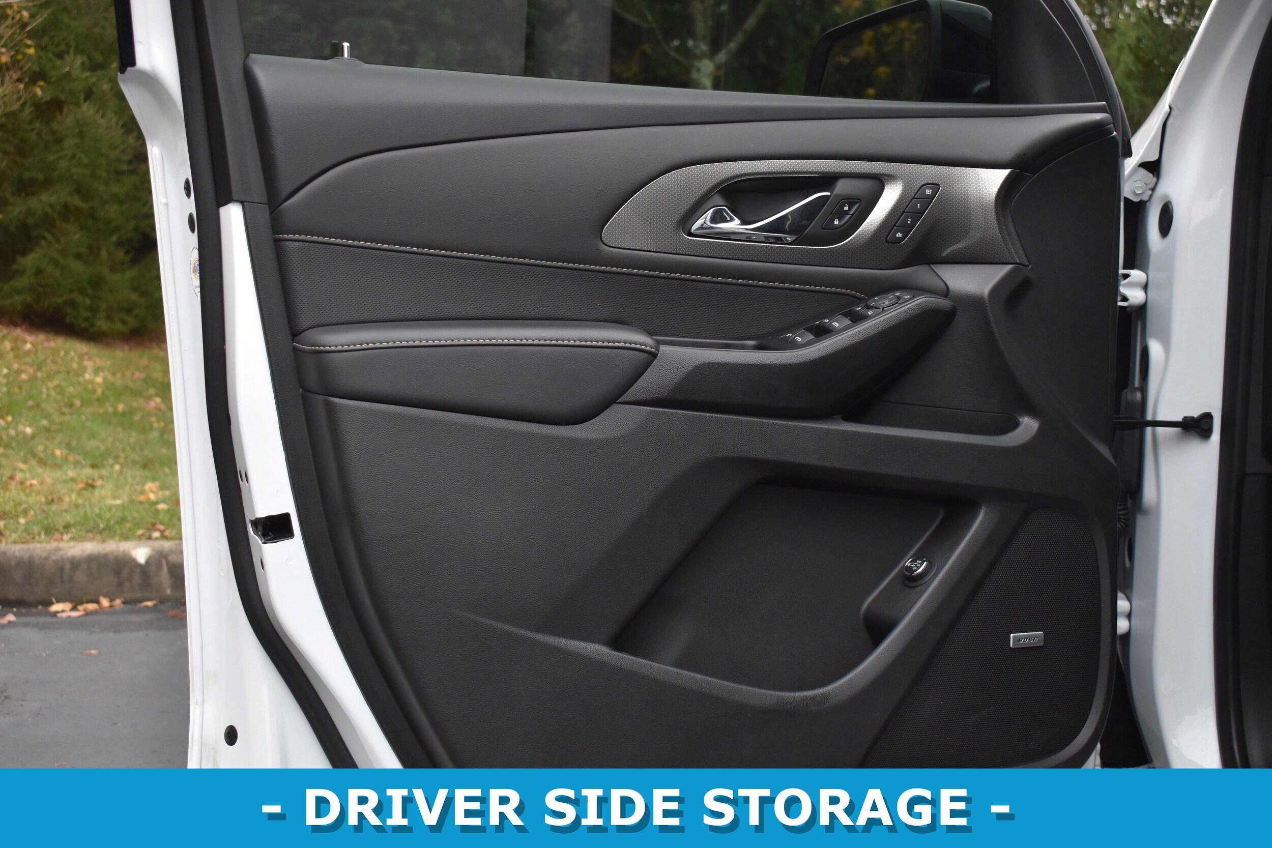 2023 Chevrolet Traverse Premier photo 3