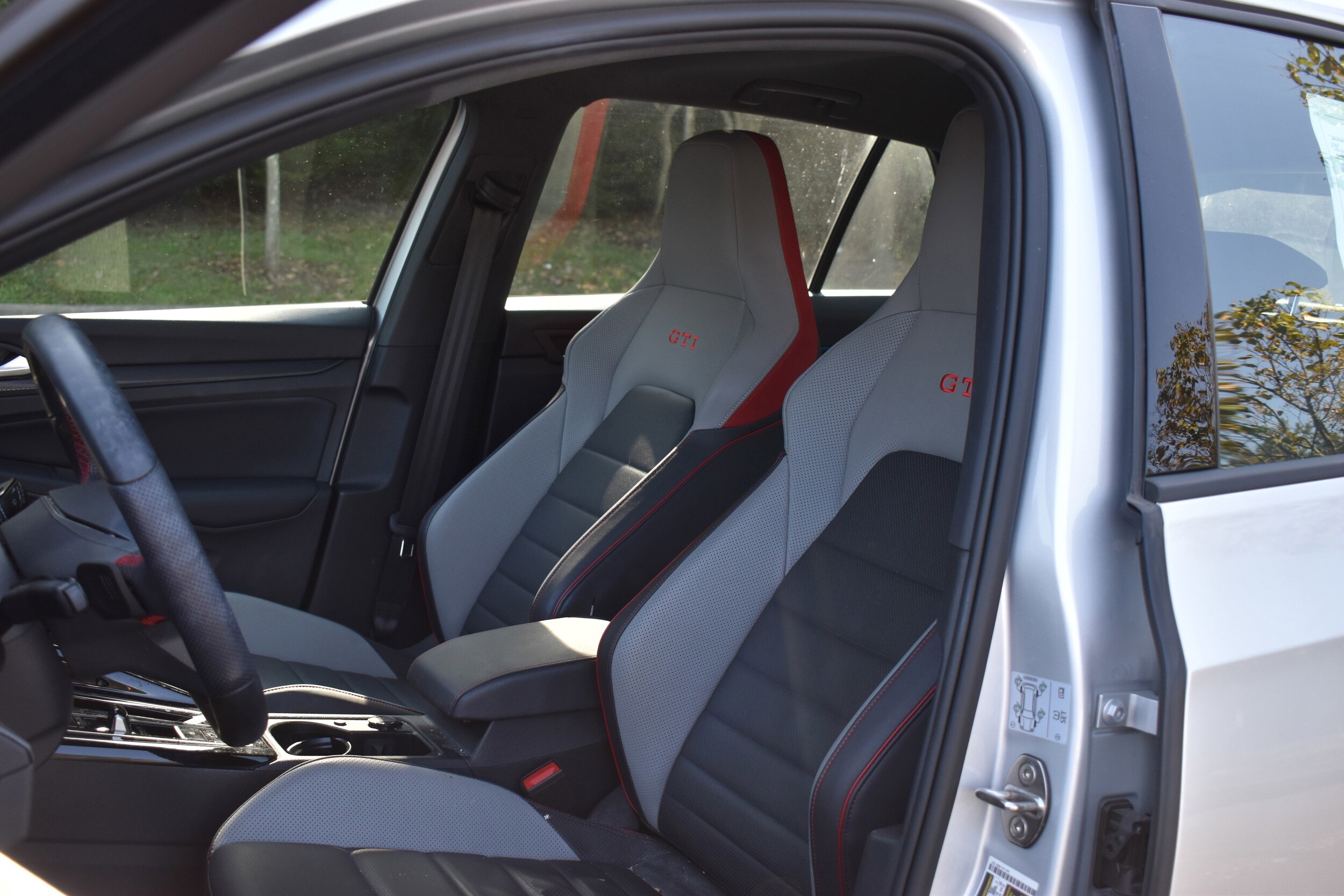 2024 Volkswagen Golf GTI SE photo 2