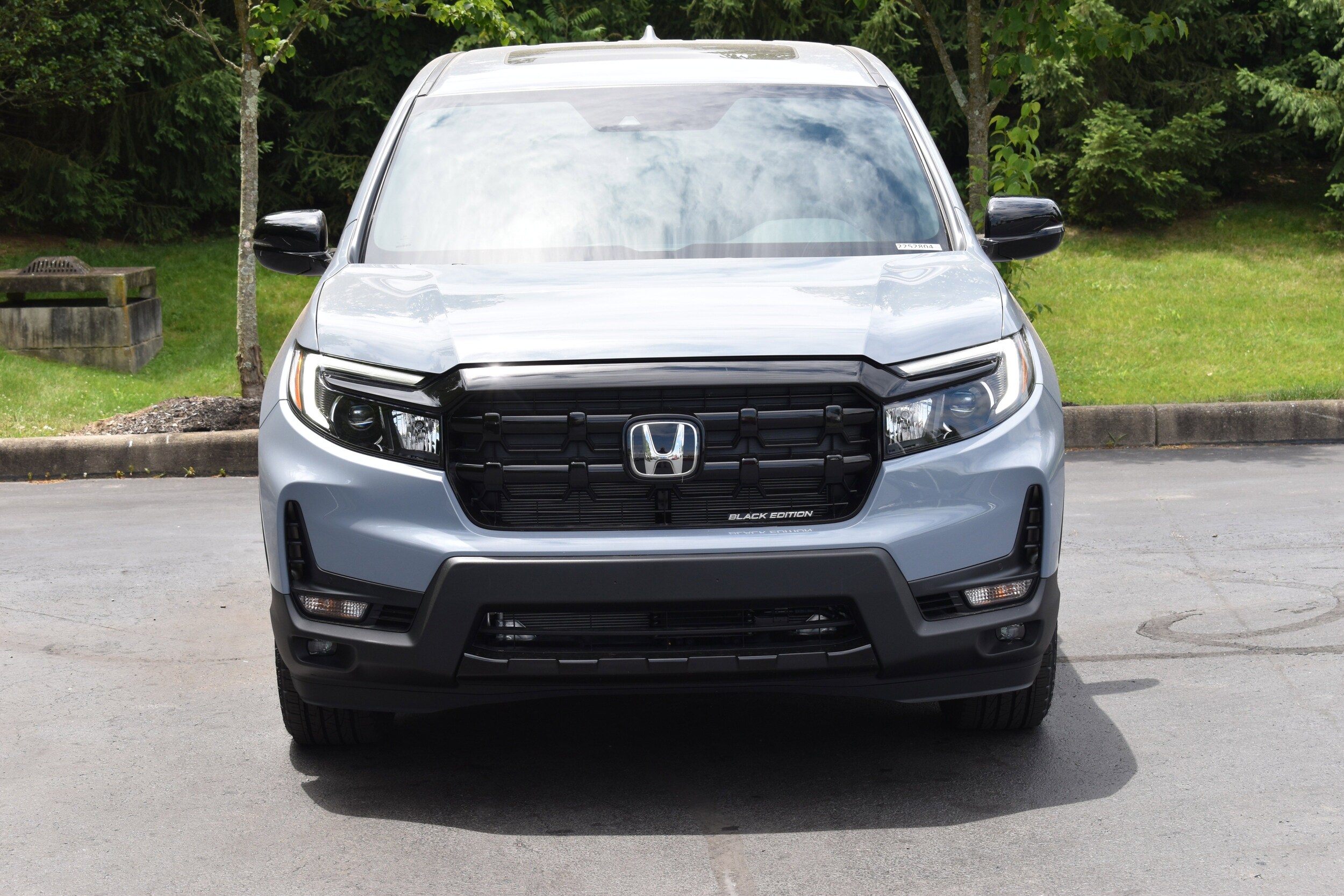2025 Honda Ridgeline Black Edition photo 2