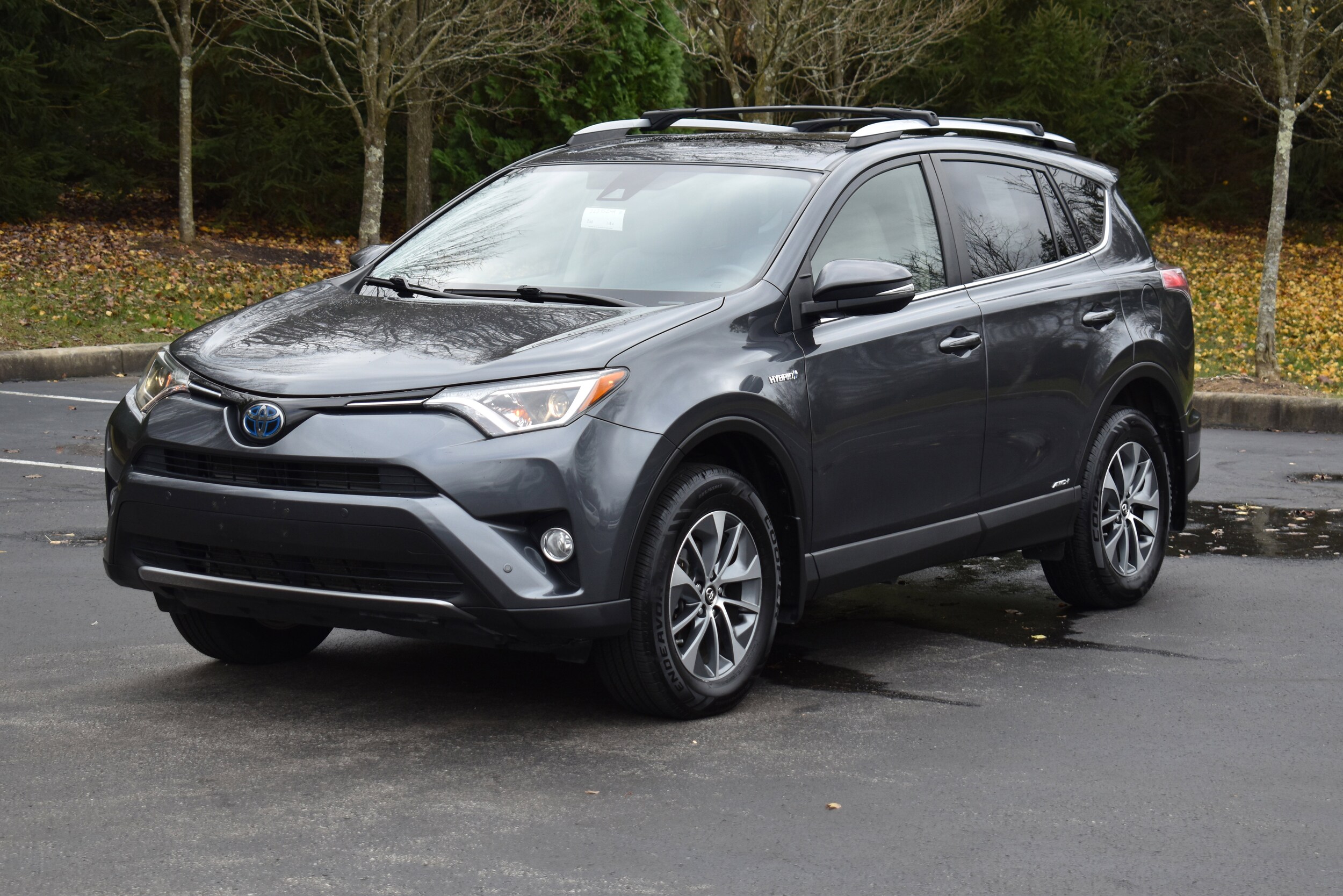 2018 Toyota RAV4 Hybrid photo 2