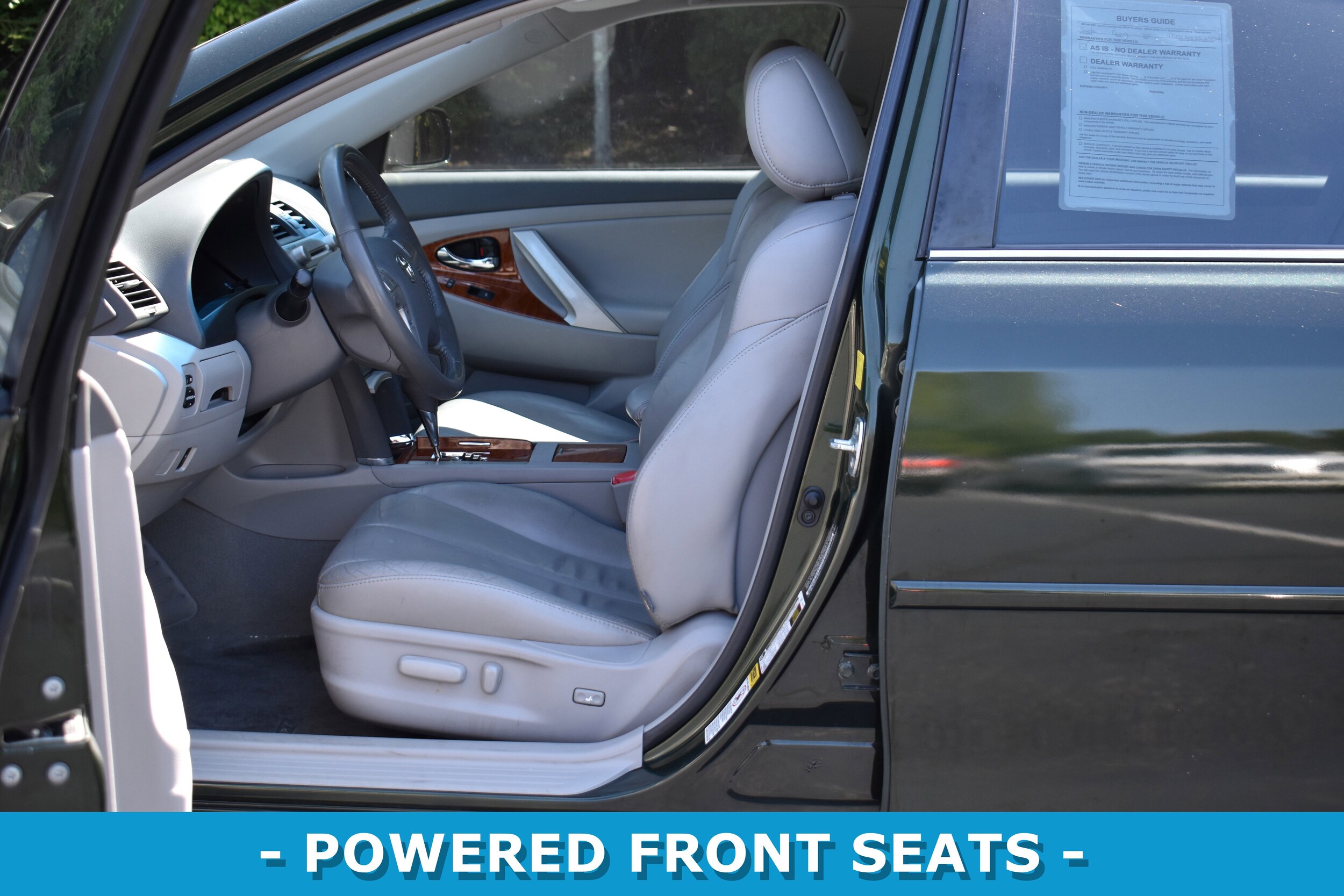 2011 Toyota Camry XLE photo 4