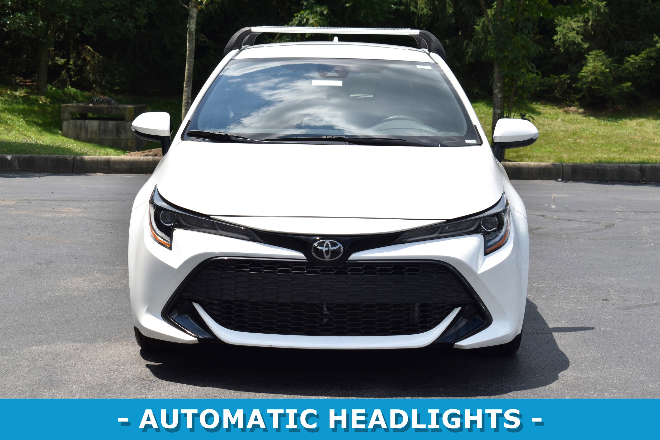 2022 Toyota Corolla SE photo 2
