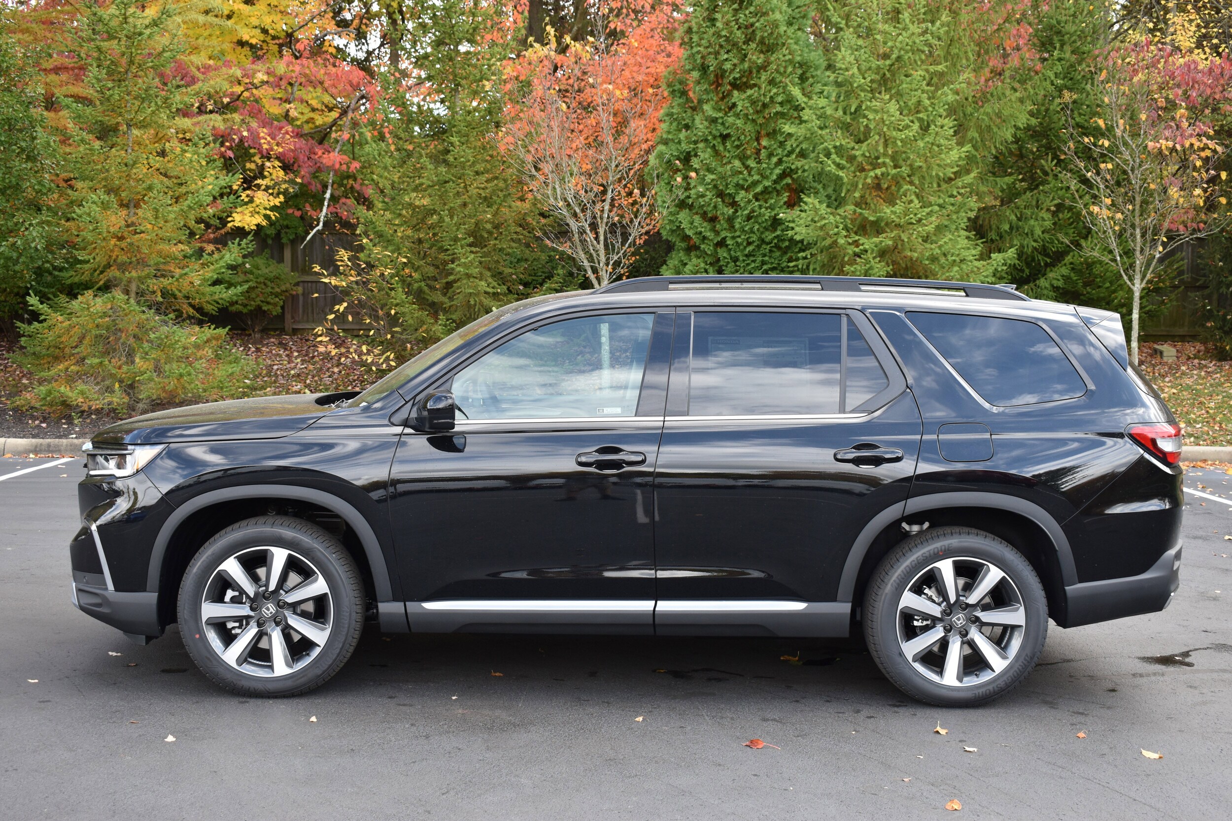 2025 Honda Pilot Elite photo 2