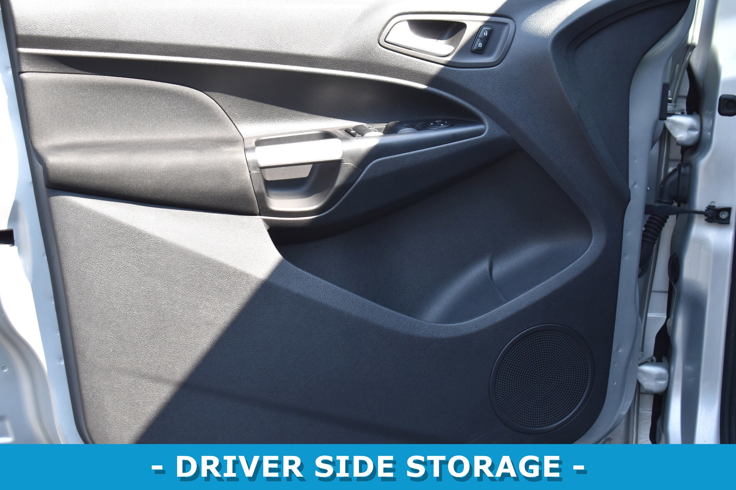 2016 Ford Transit Connect XLT Wagon photo 4