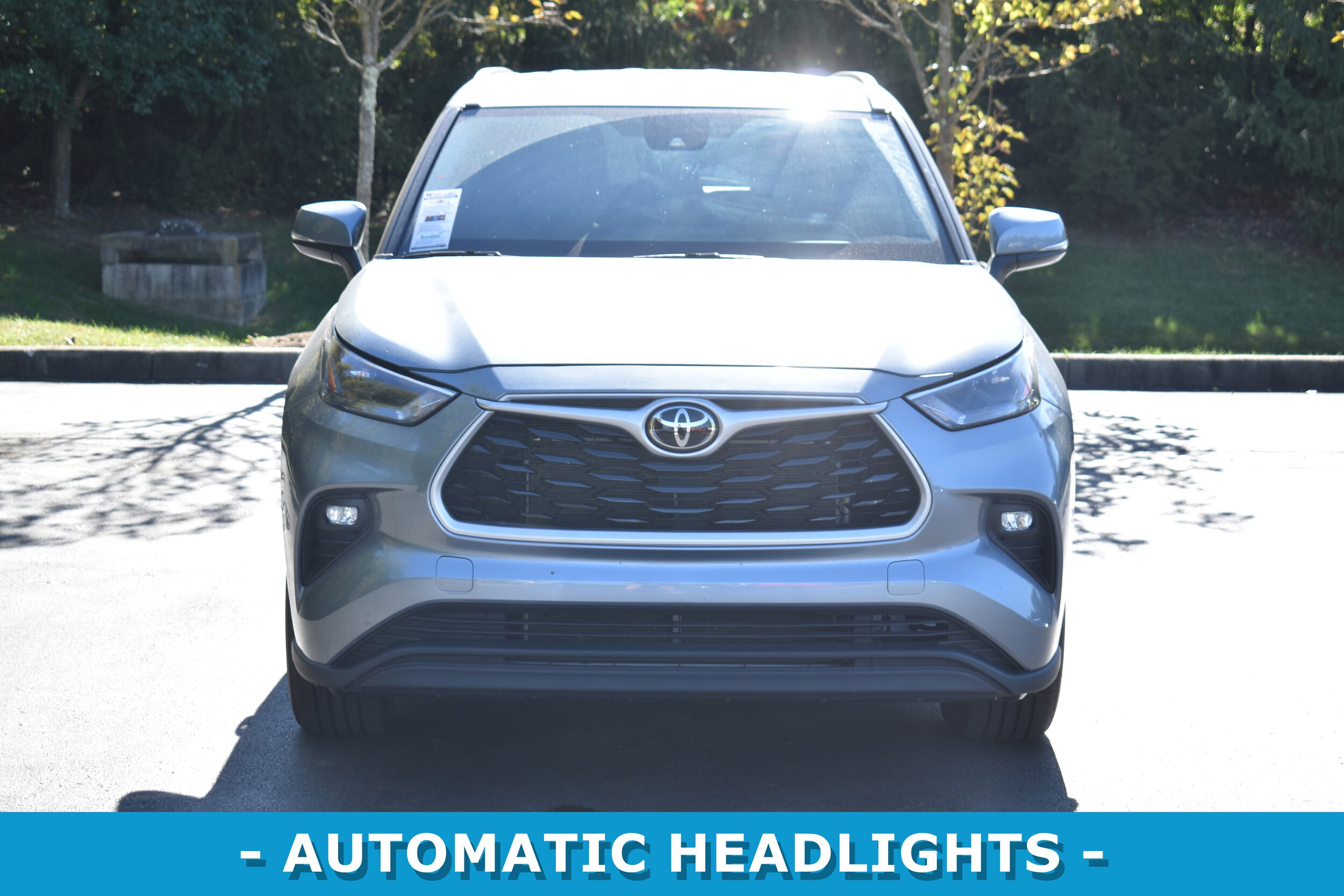 2023 Toyota Highlander L photo 2