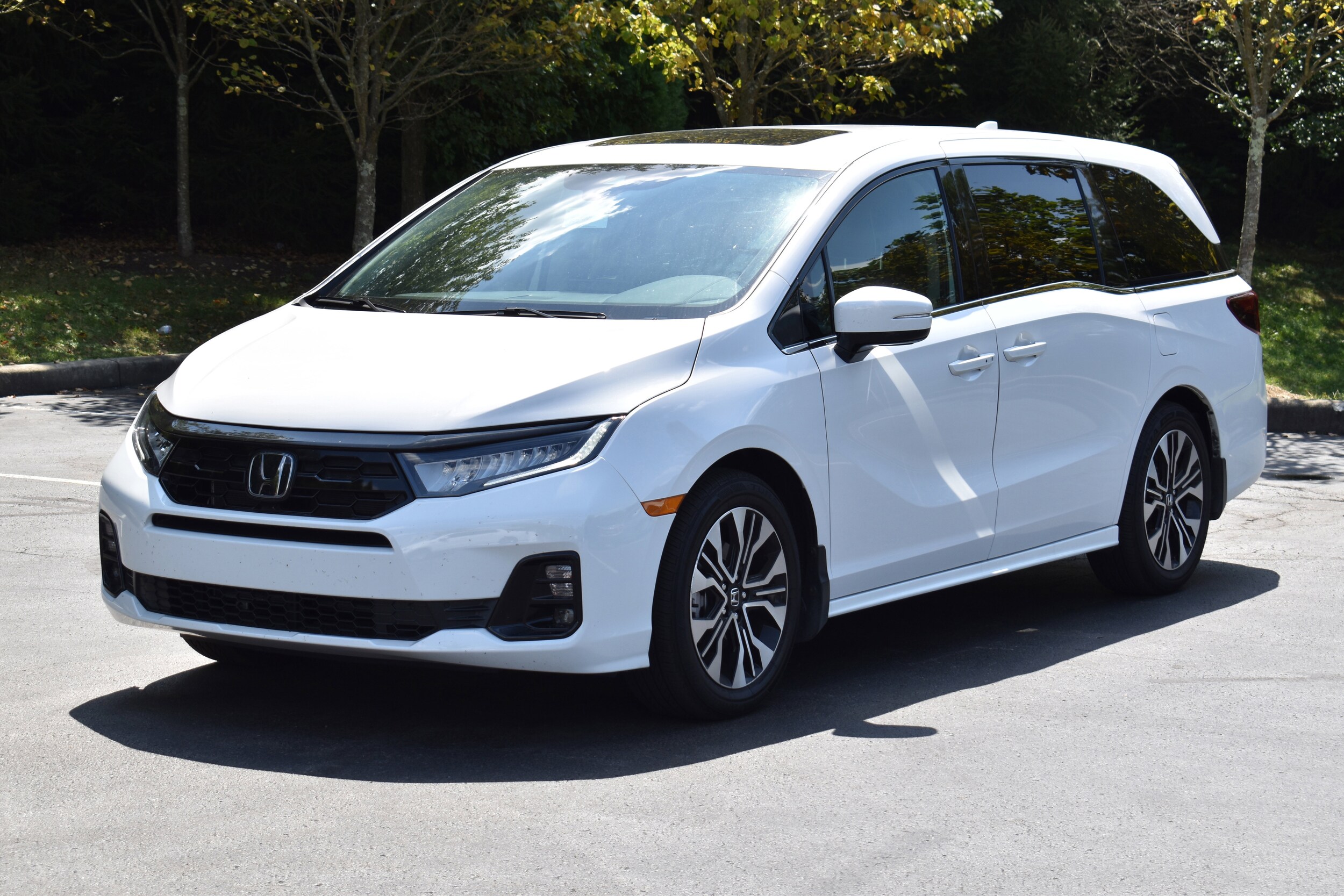 2025 Honda Odyssey Elite photo 3