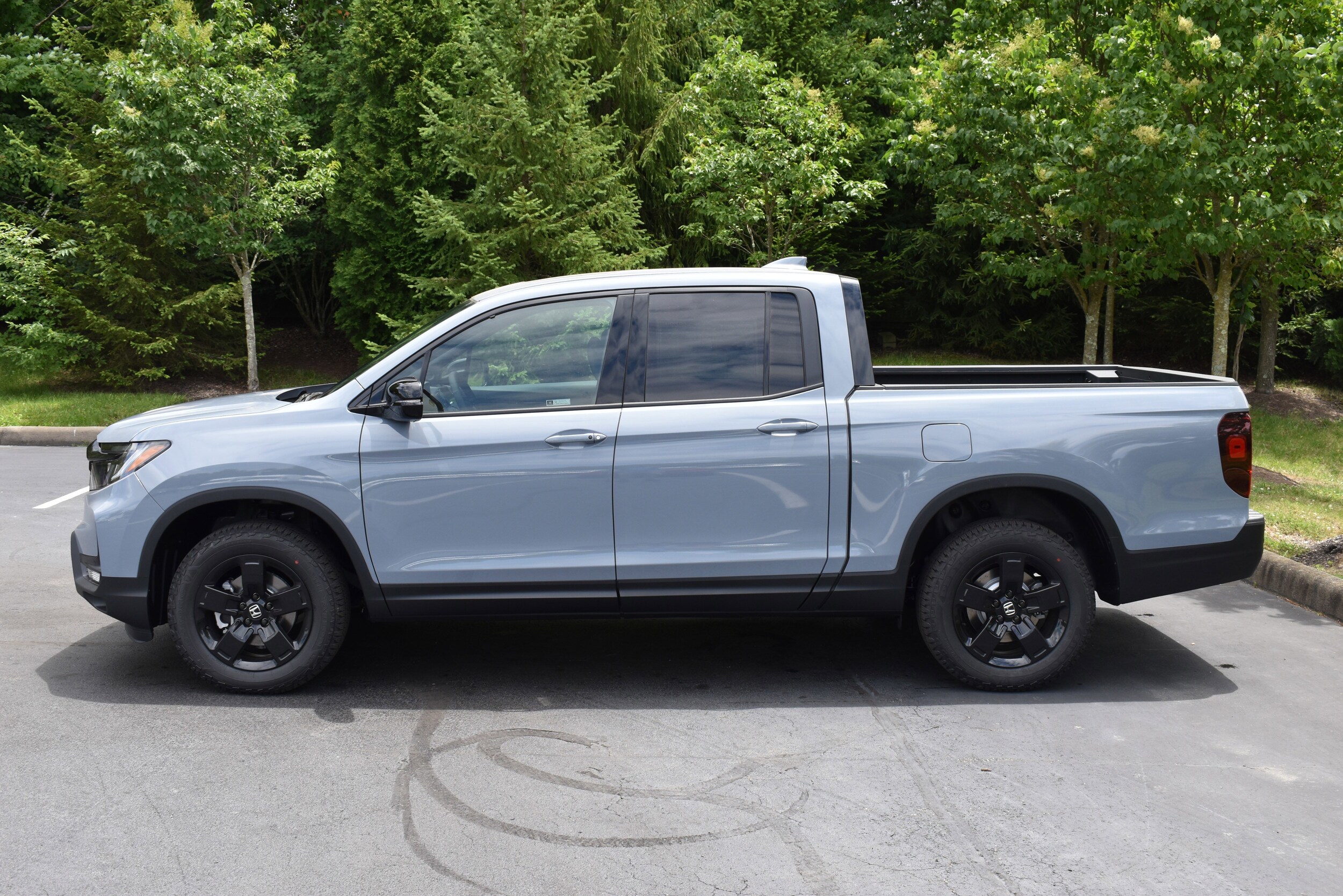 2025 Honda Ridgeline Black Edition photo 4