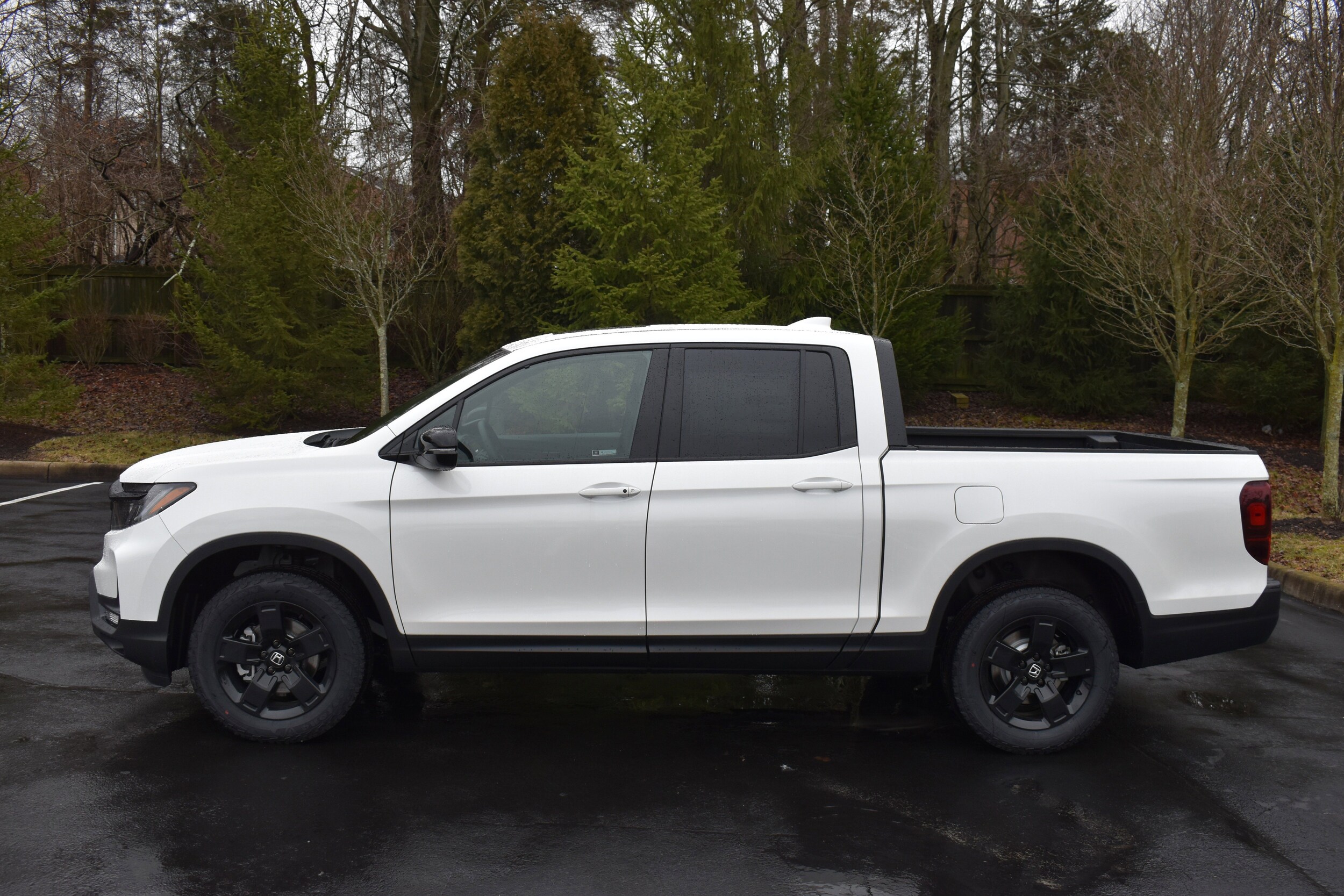 2026 Honda Ridgeline Black Edition photo 4