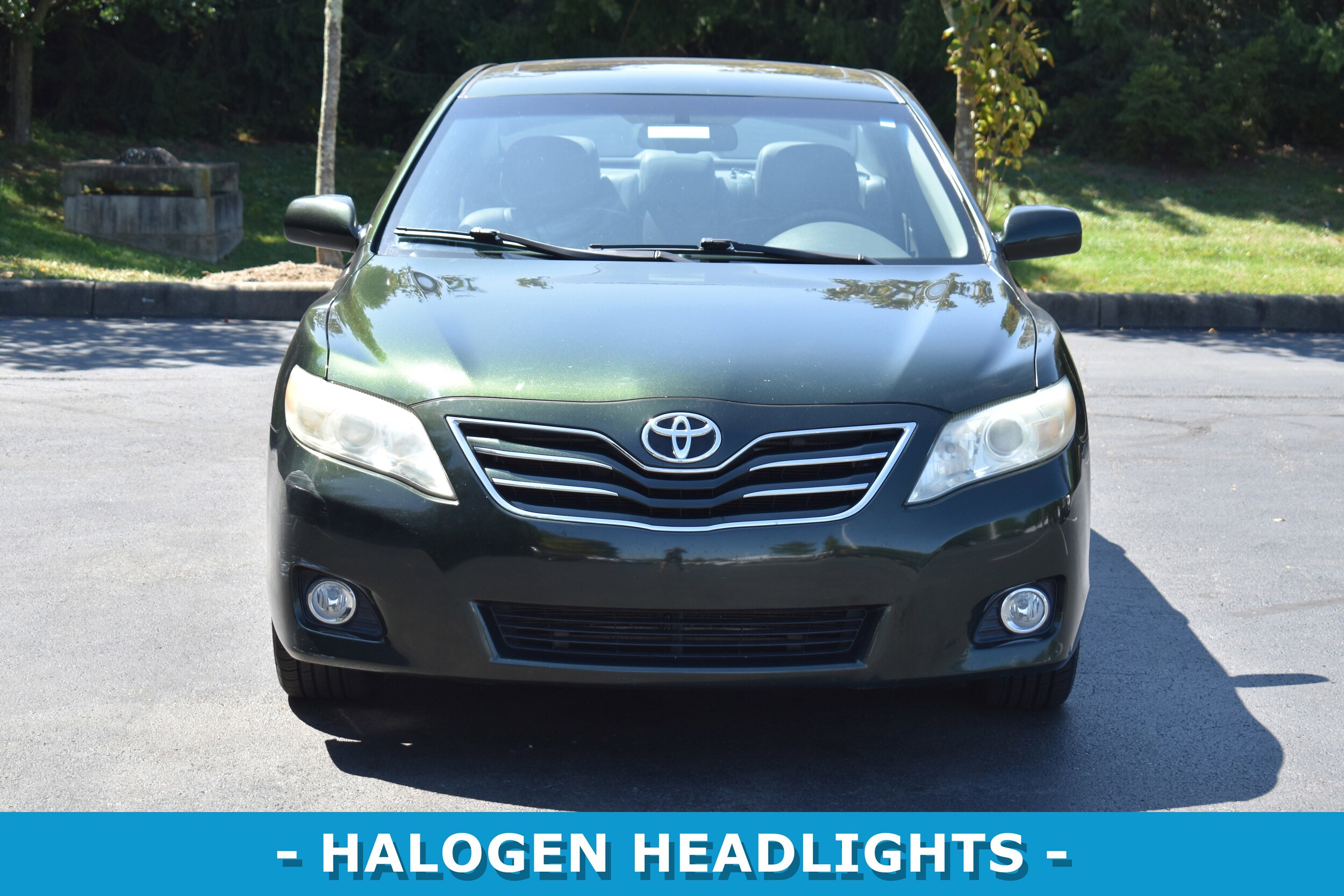 2011 Toyota Camry XLE photo 2