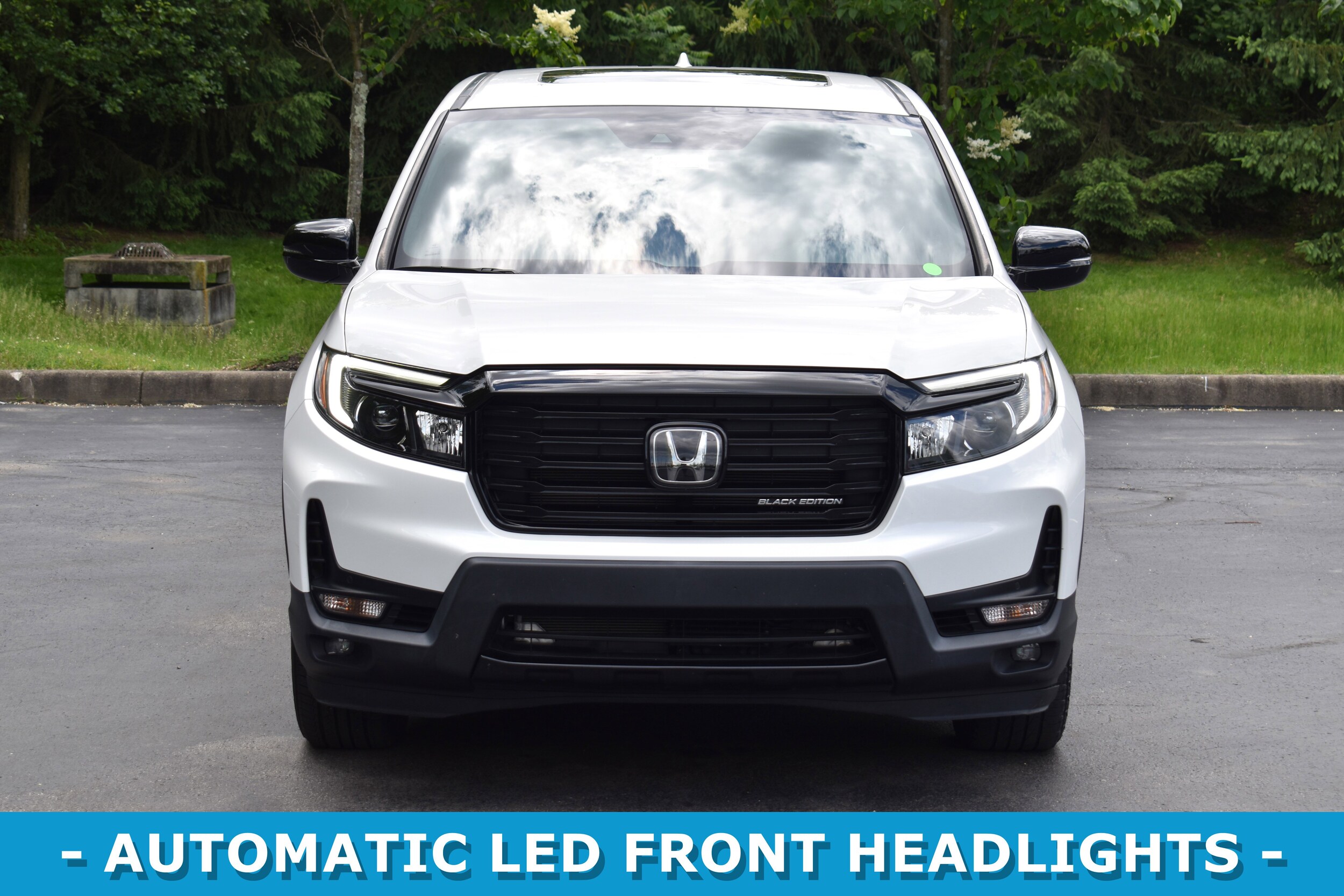 2022 Honda Ridgeline Black Edition photo 2