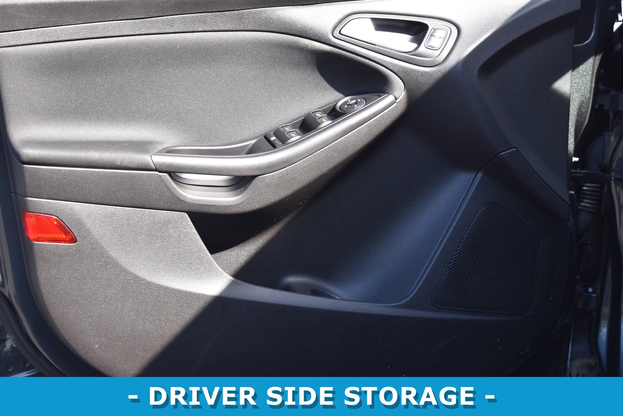 2017 Ford Focus SE photo 4