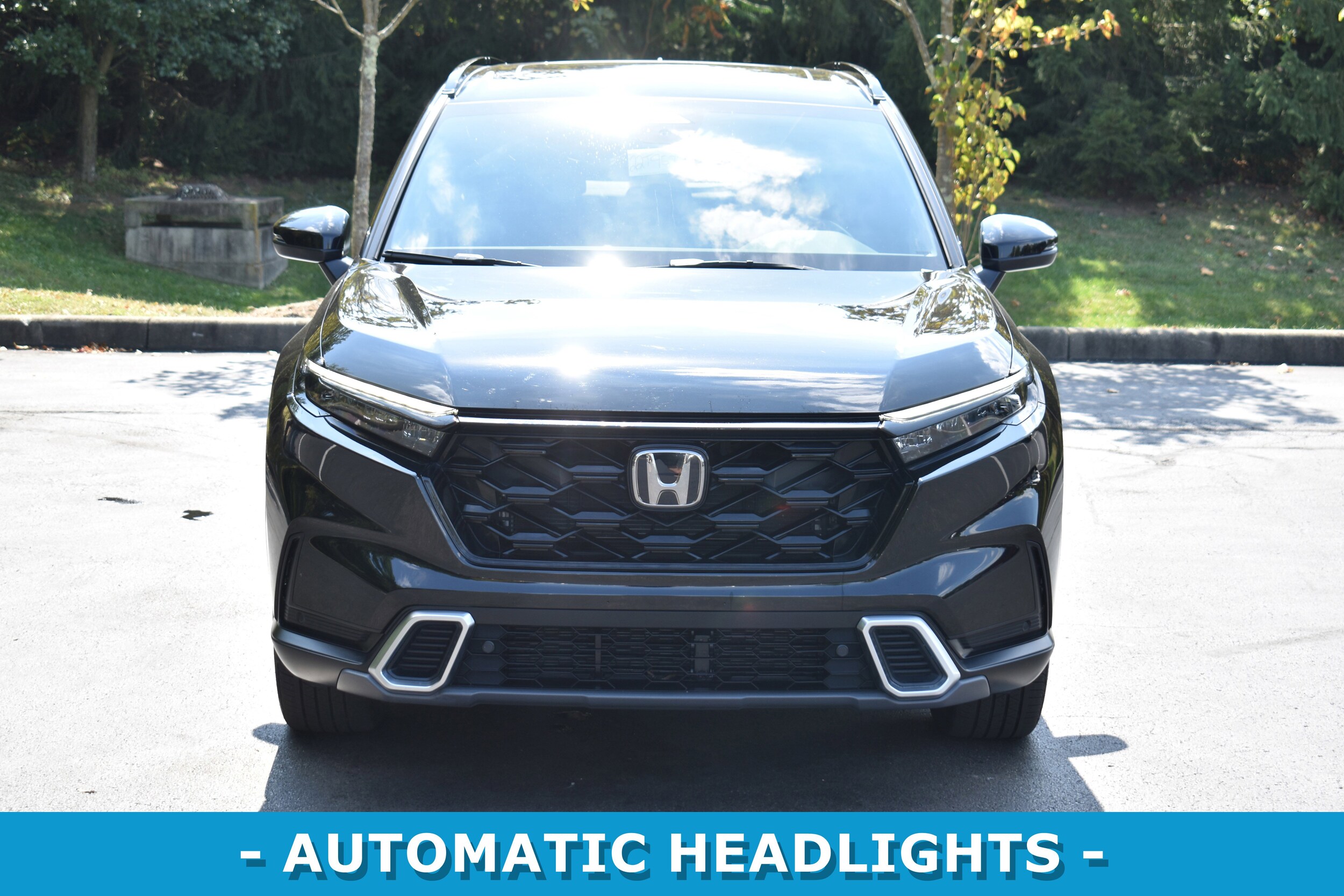 2023 Honda CR-V Hybrid Sport Touring photo 2