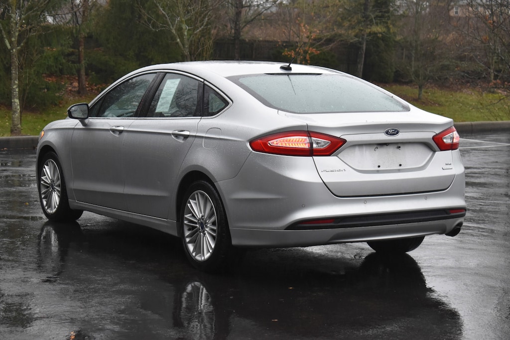 Used 2016 Ford Fusion SE Sedan