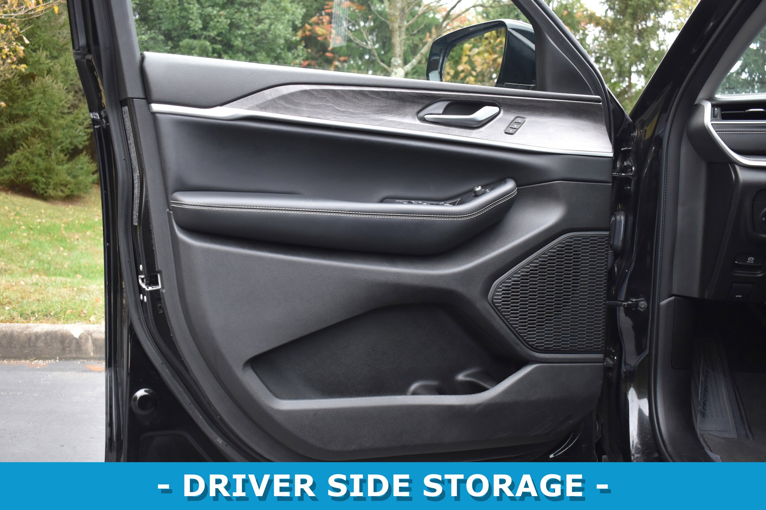 2023 Jeep Grand Cherokee Limited photo 3