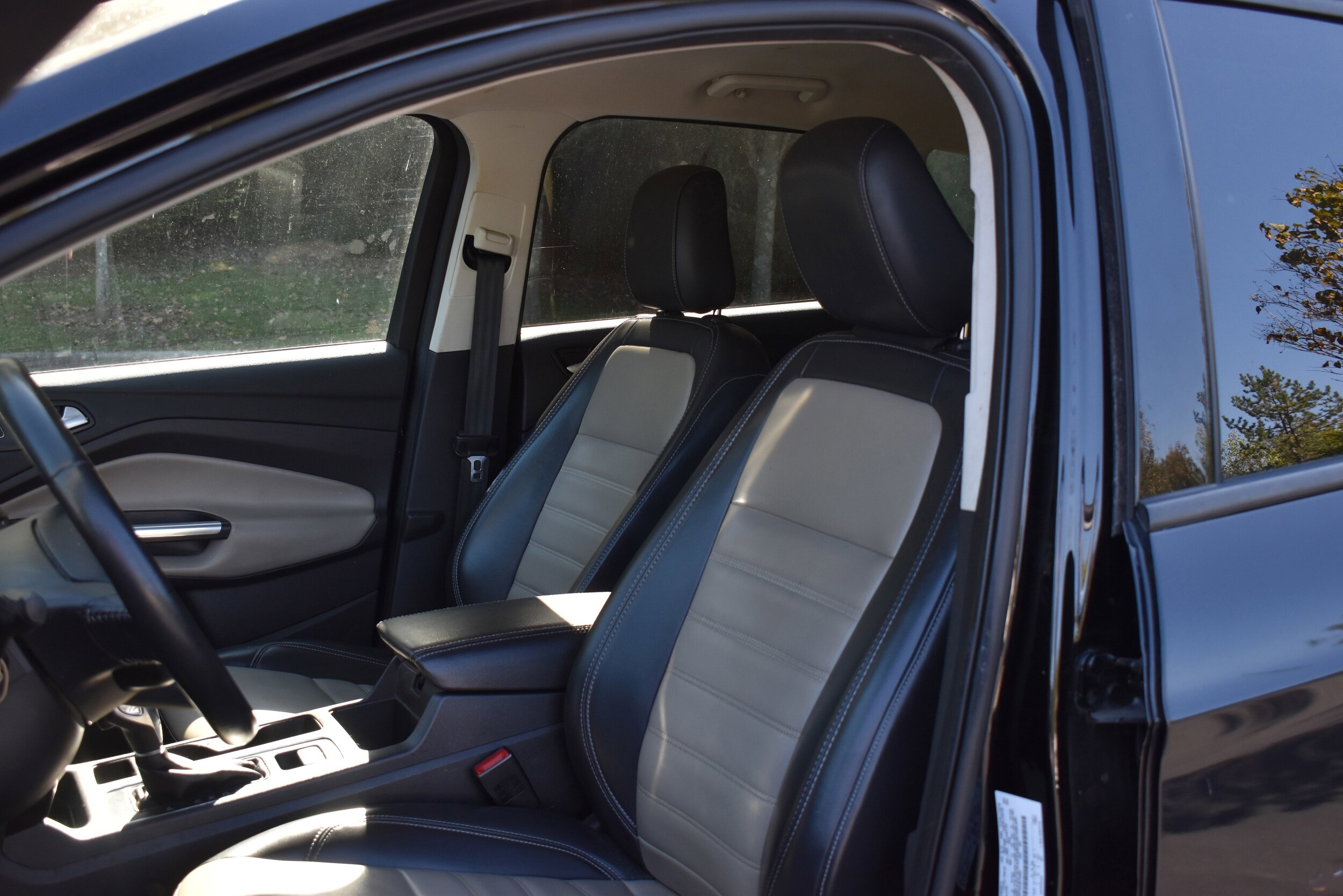 2019 Ford Escape SEL photo 2