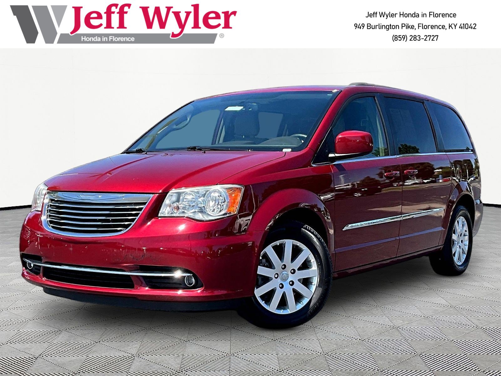 2015 Chrysler Town & Country Touring's photo