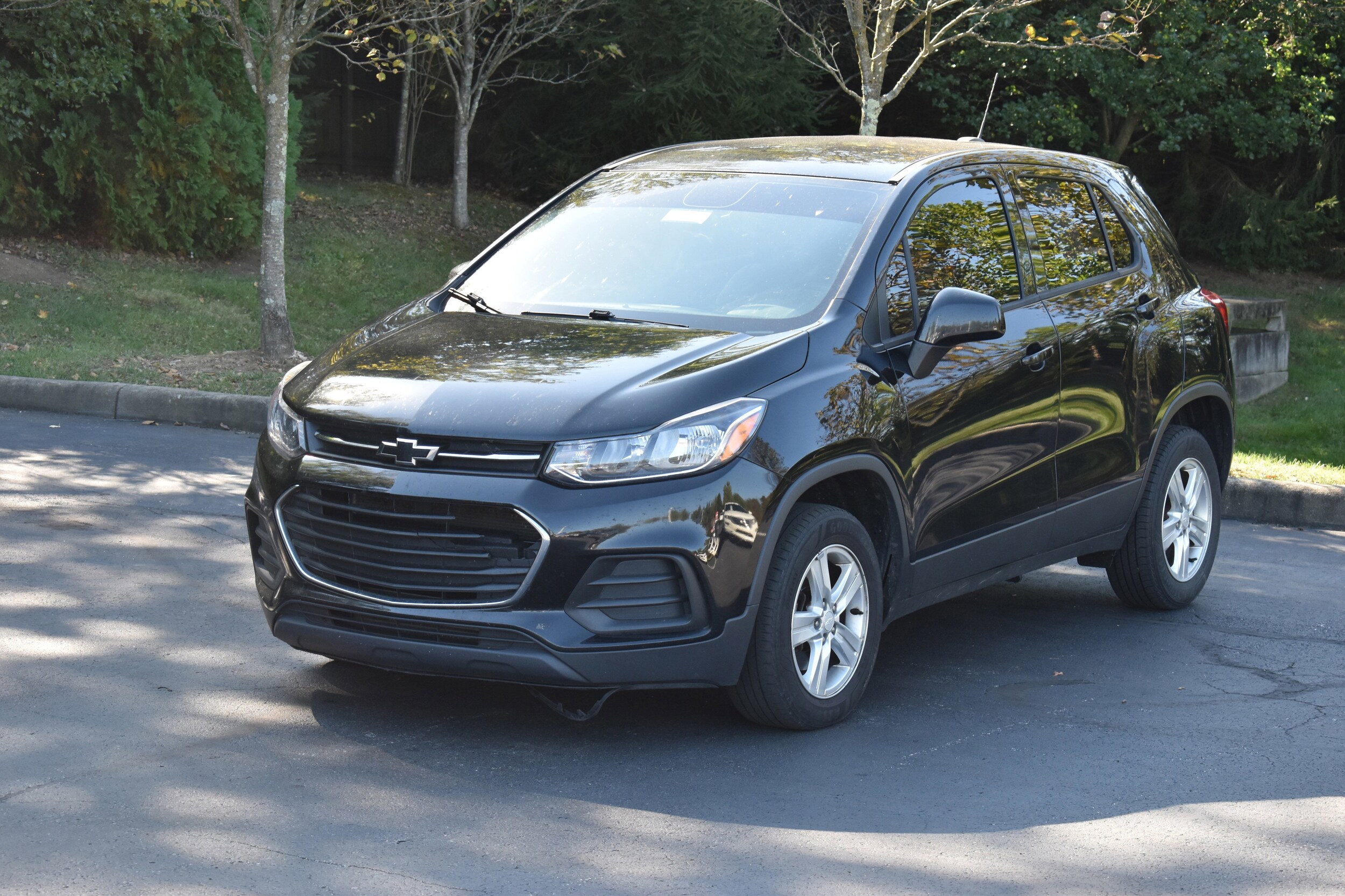 2019 Chevrolet Trax LS photo 2