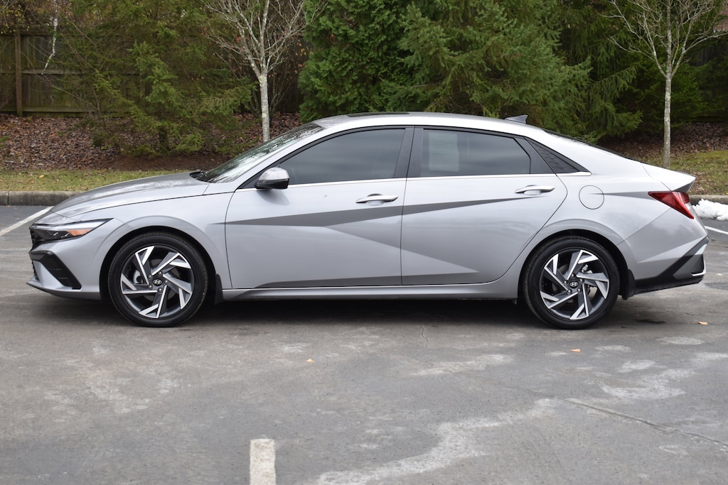 Used 2025 Hyundai Elantra Limited Sedan