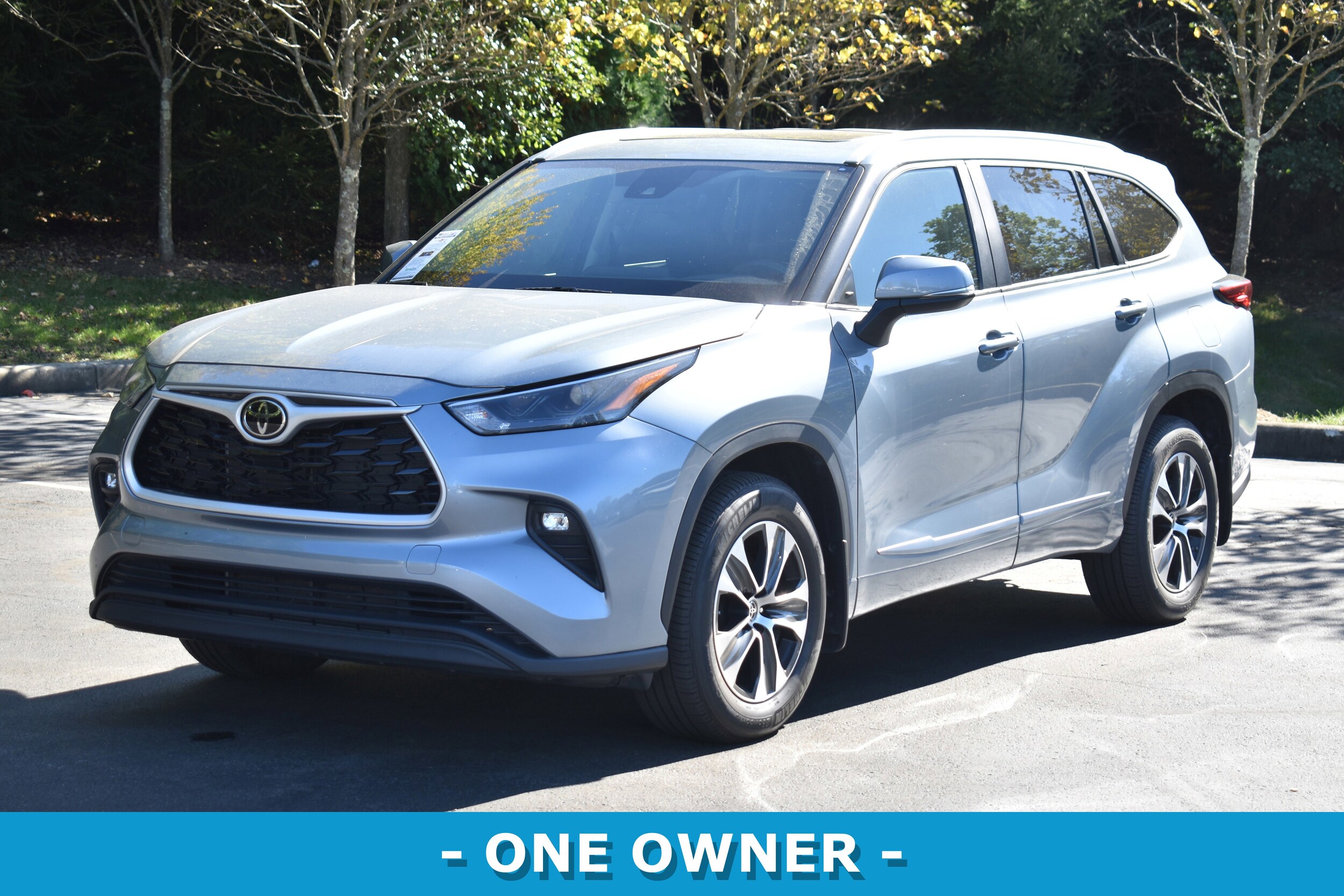 2023 Toyota Highlander L photo 3