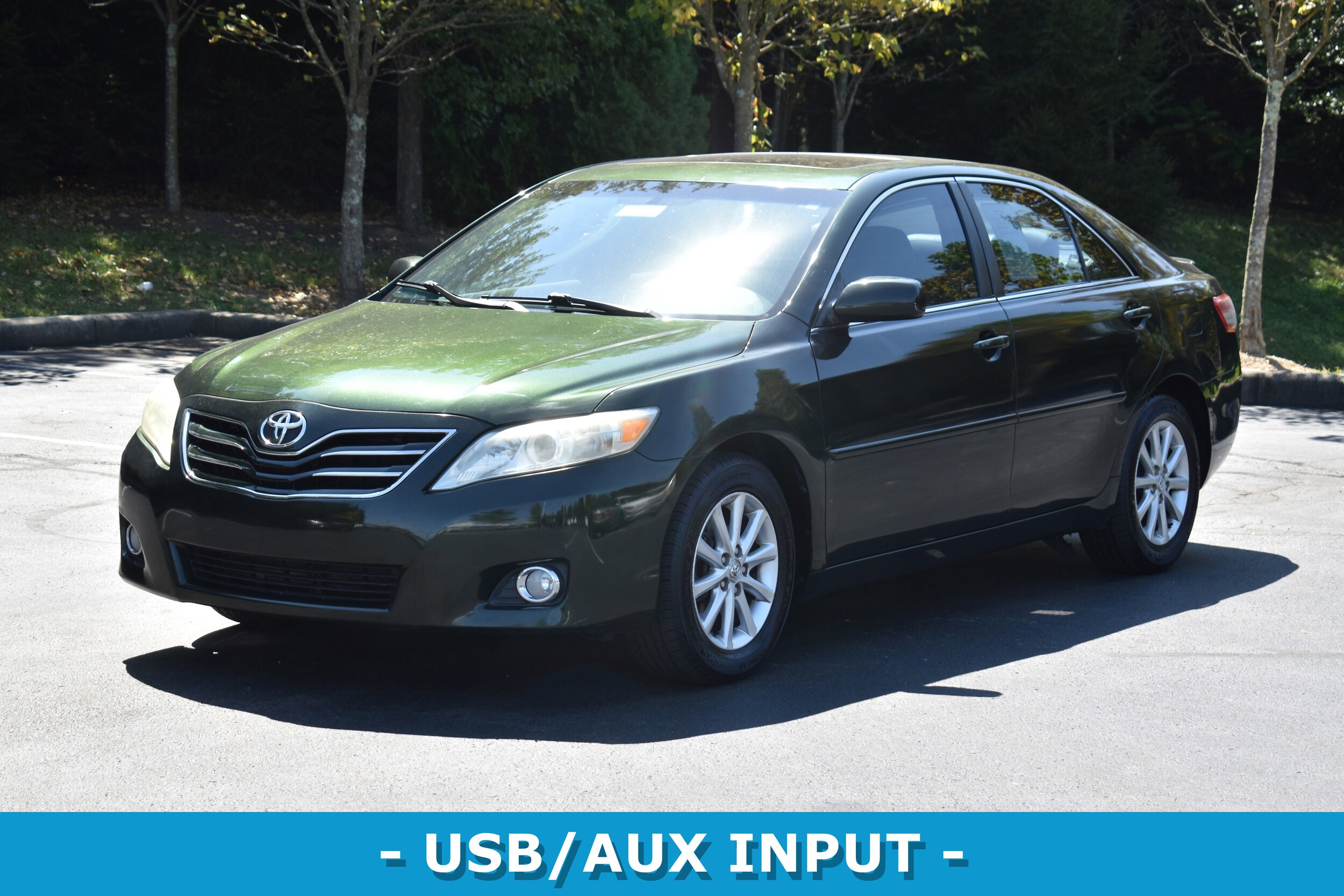 2011 Toyota Camry XLE photo 3