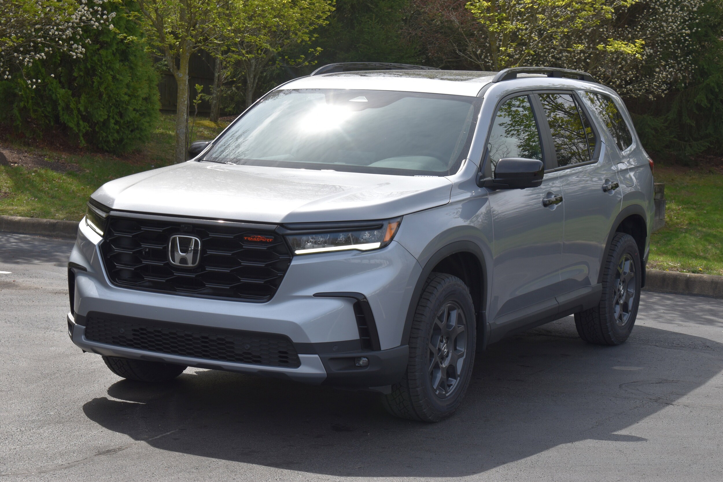 2025 Honda Pilot TrailSport photo 2
