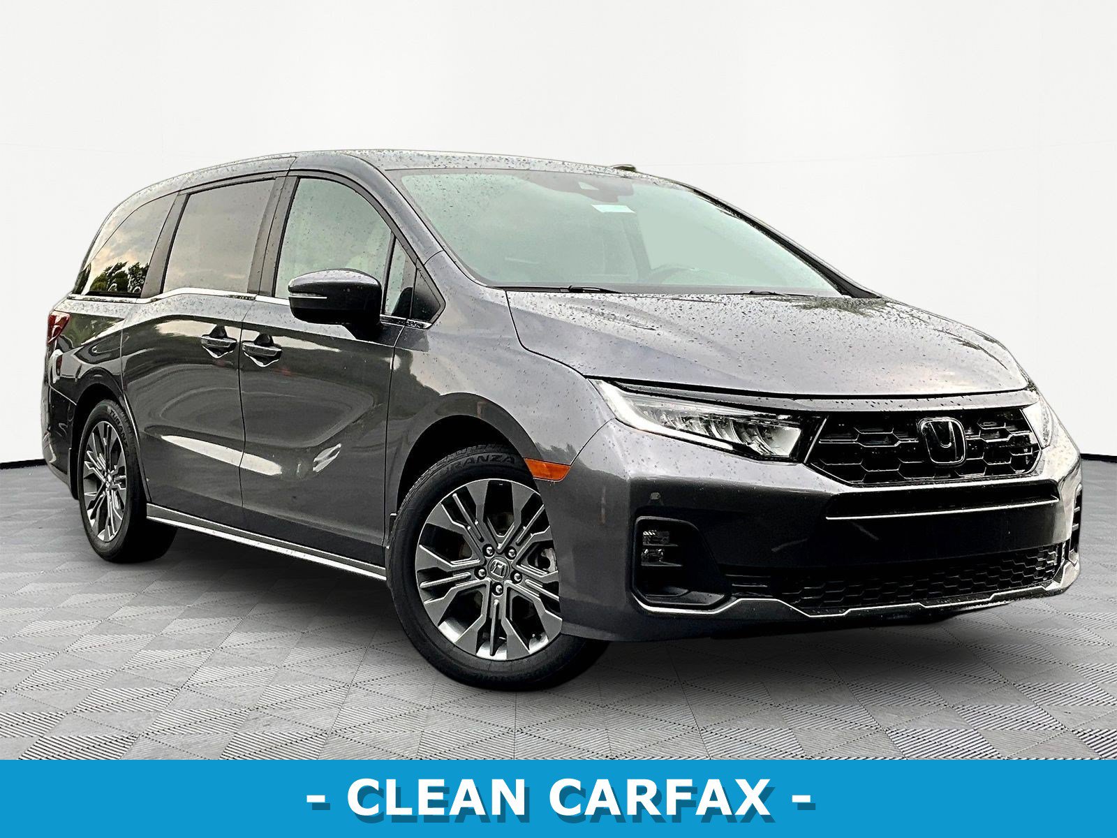 2025 Honda Odyssey Touring - Photo 4