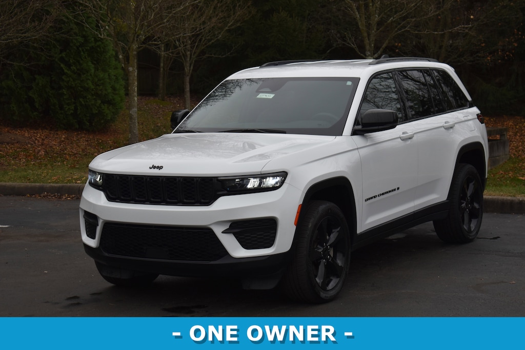 Used 2023 Jeep Grand Cherokee Laredo SUV