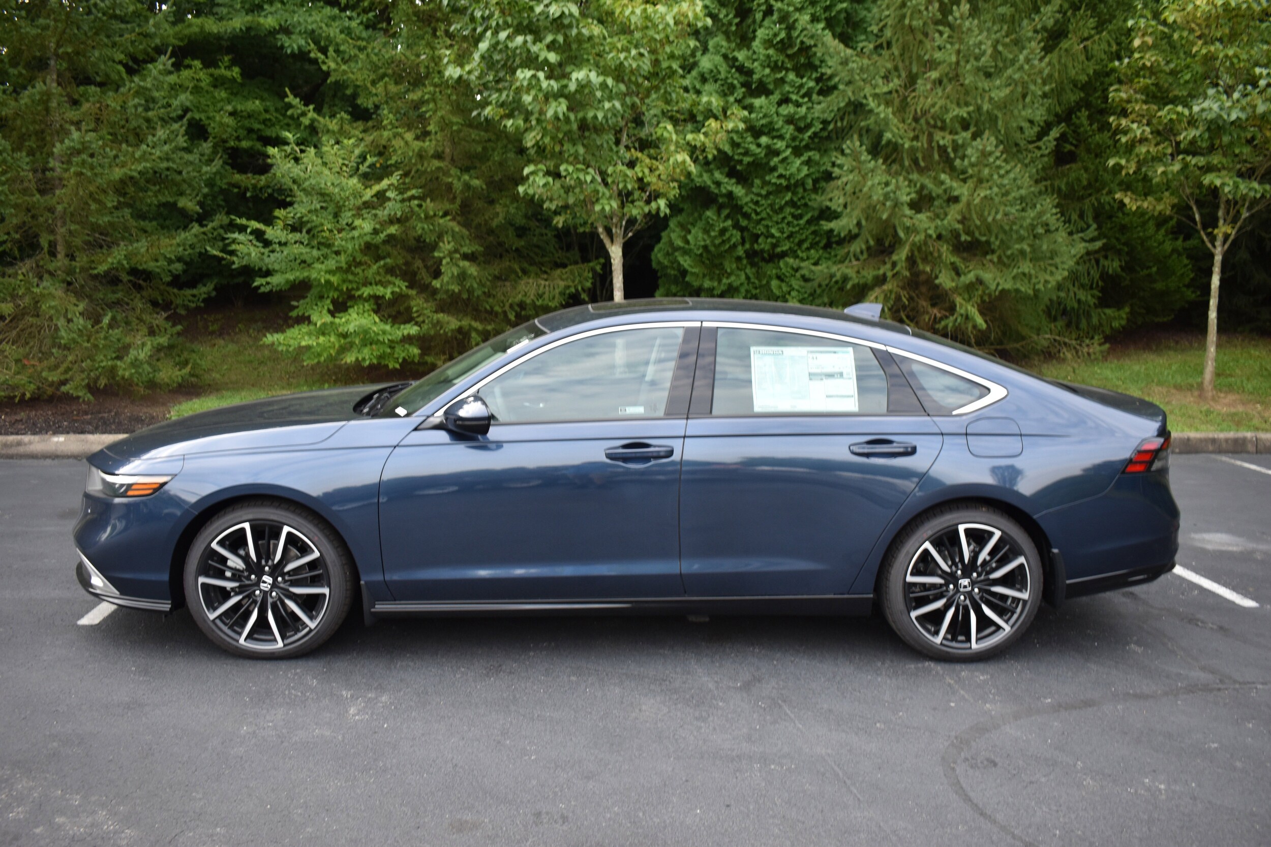 2025 Honda Accord Hybrid Touring photo 4