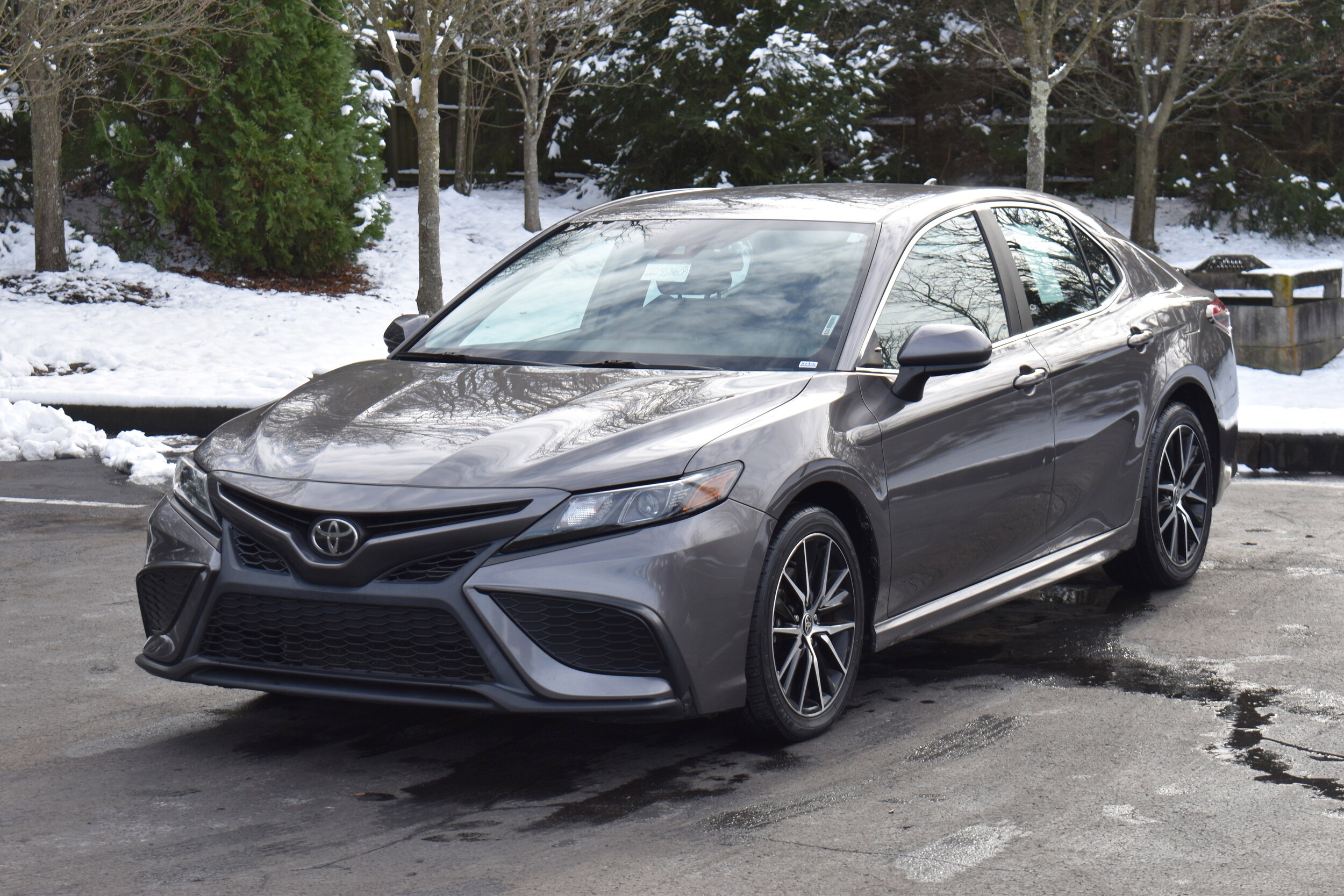 2021 Toyota Camry SE photo 3