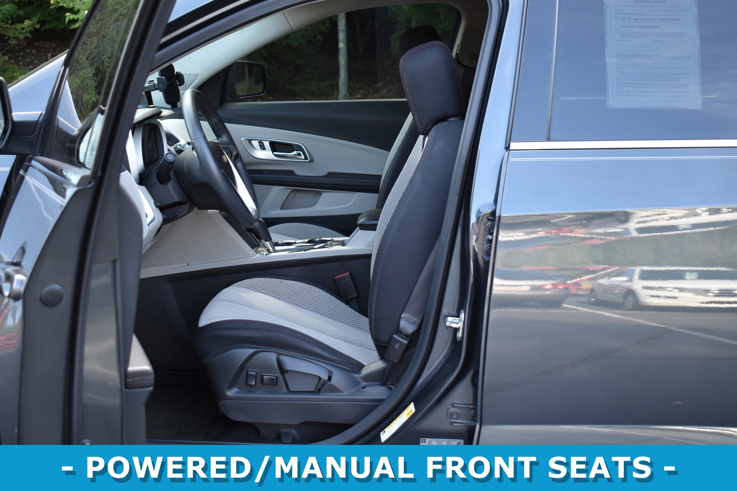 2017 Chevrolet Equinox LT photo 2