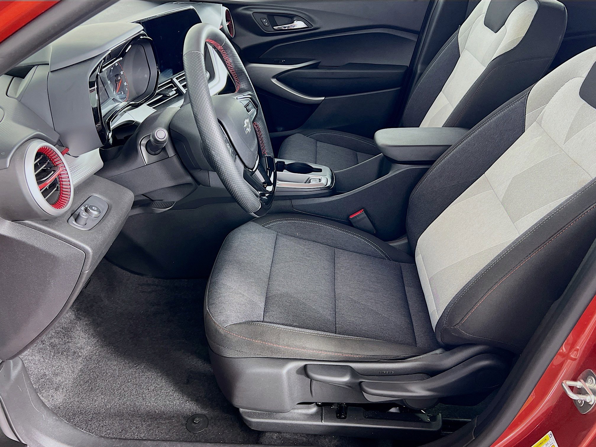 2024 Chevrolet Trax photo 3