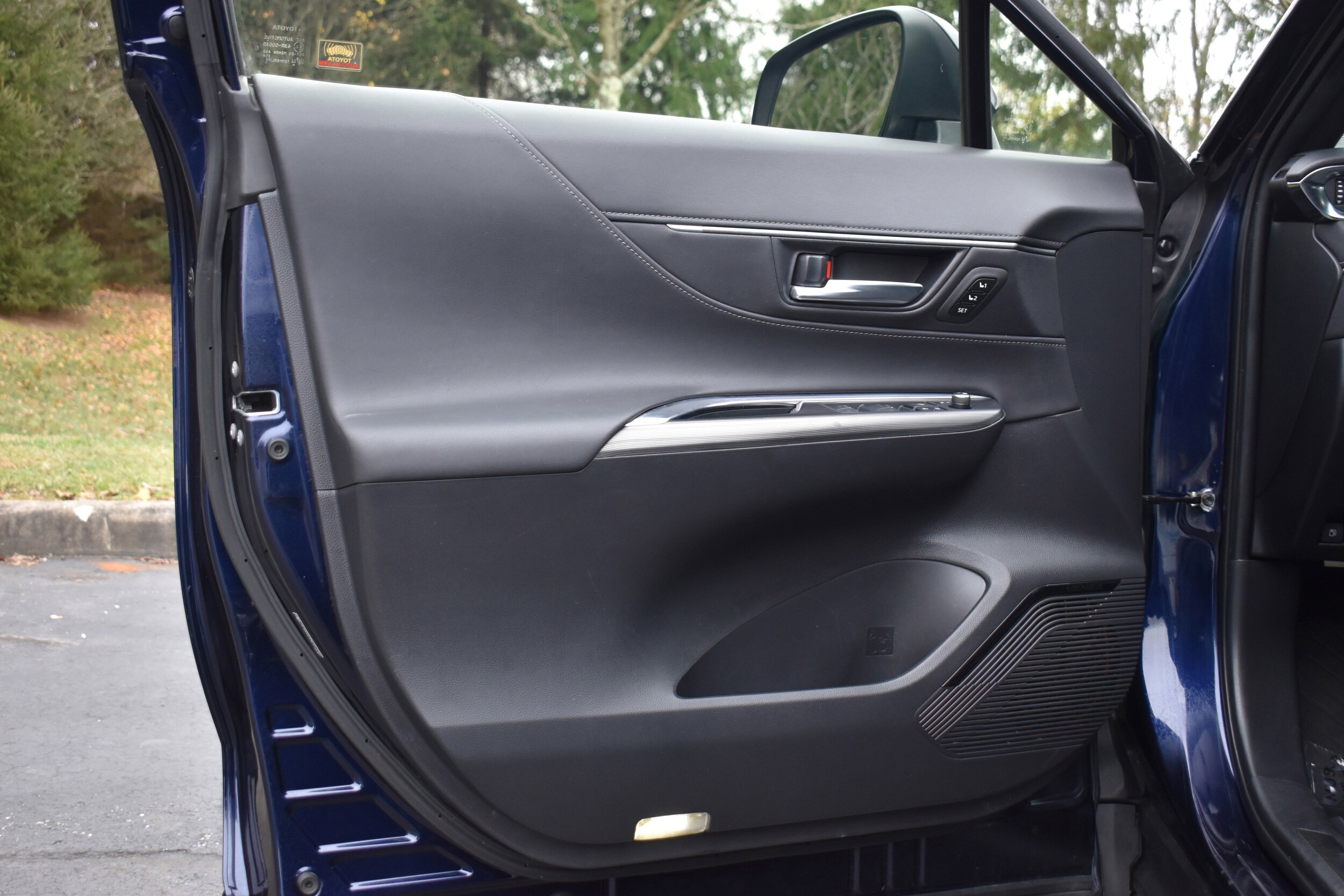 2021 Toyota Venza Limited photo 4