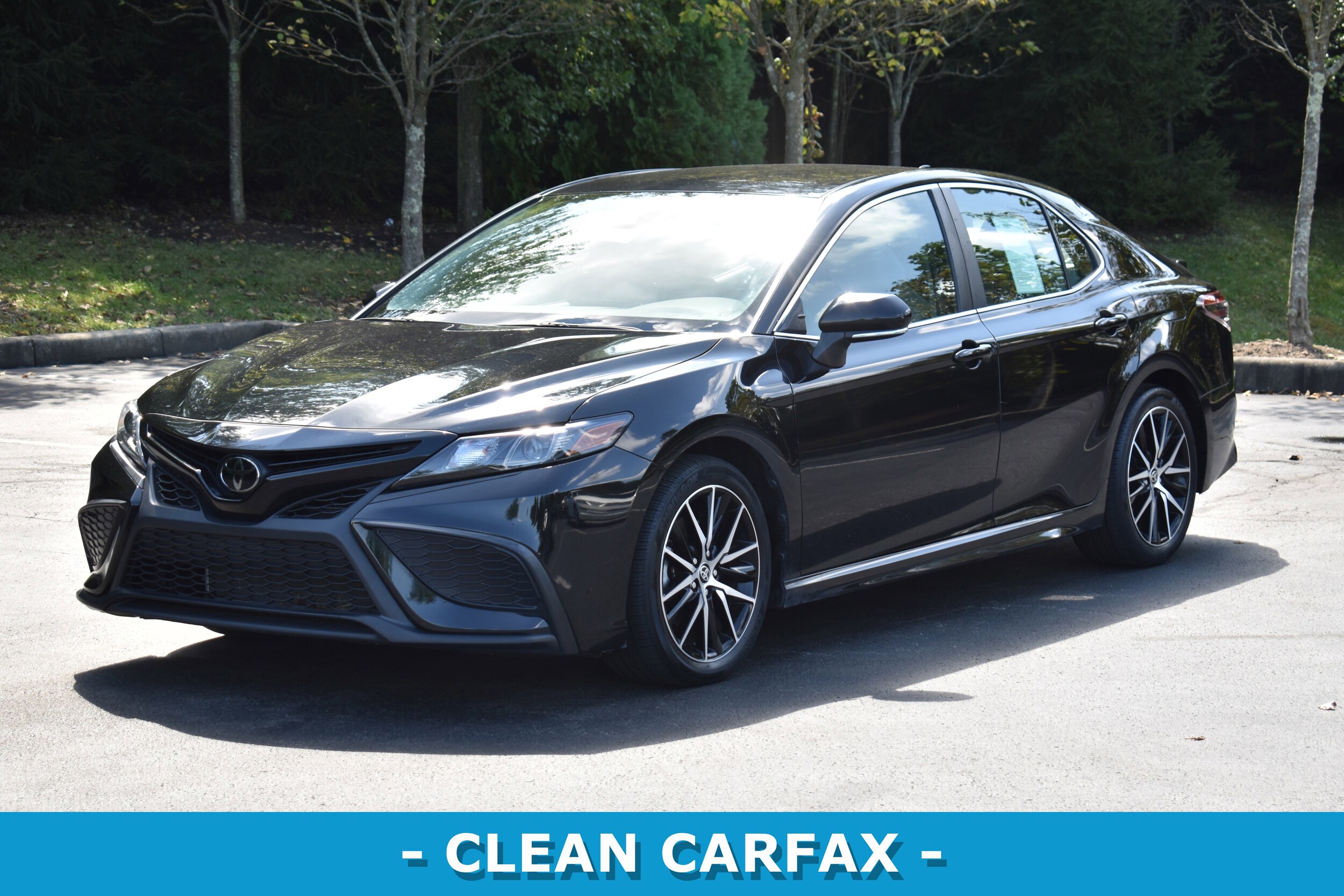 2023 Toyota Camry SE photo 3
