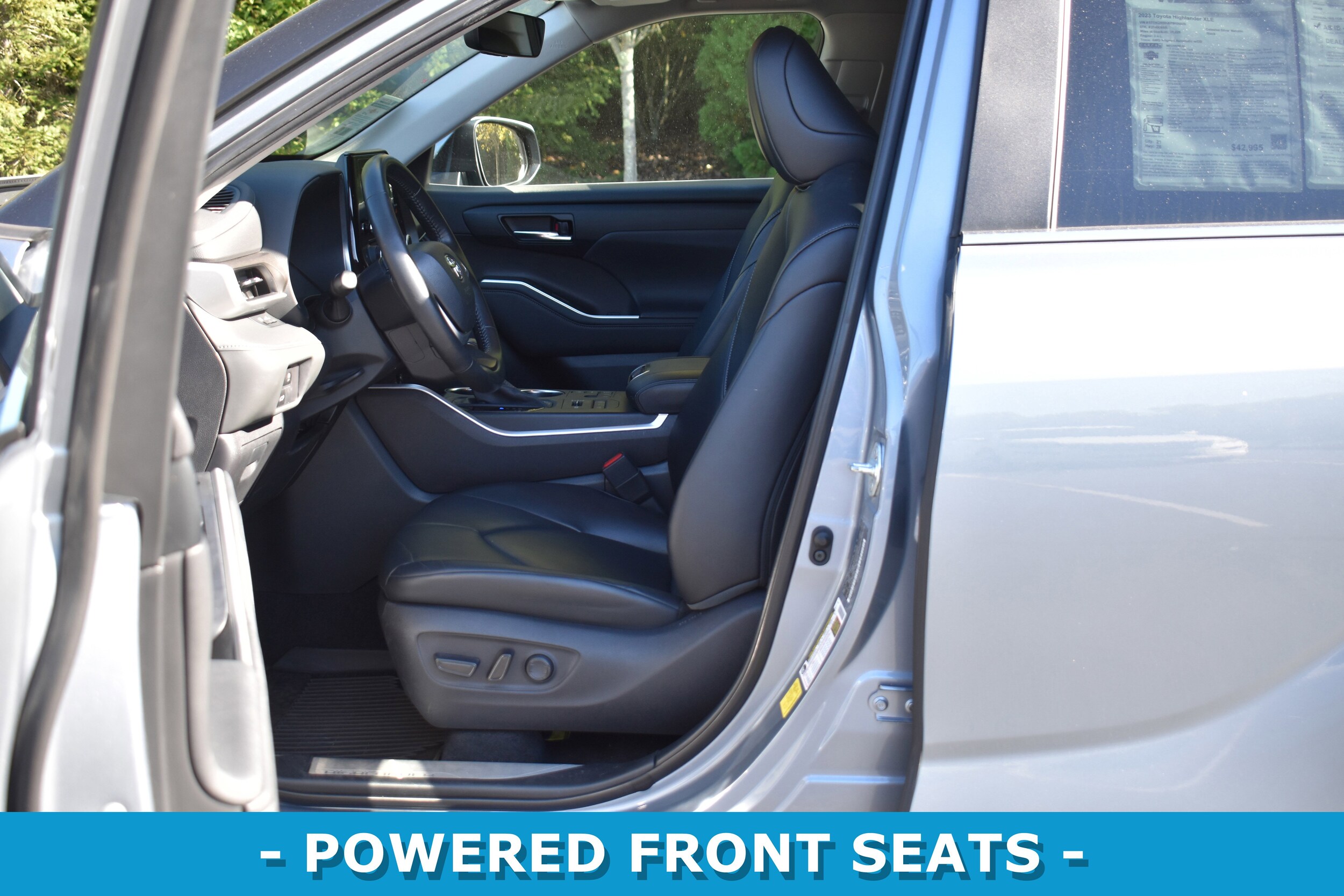 2023 Toyota Highlander L photo 4