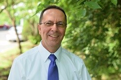 Staff member Dan Hollenkamp from ID_6d381a3e9341