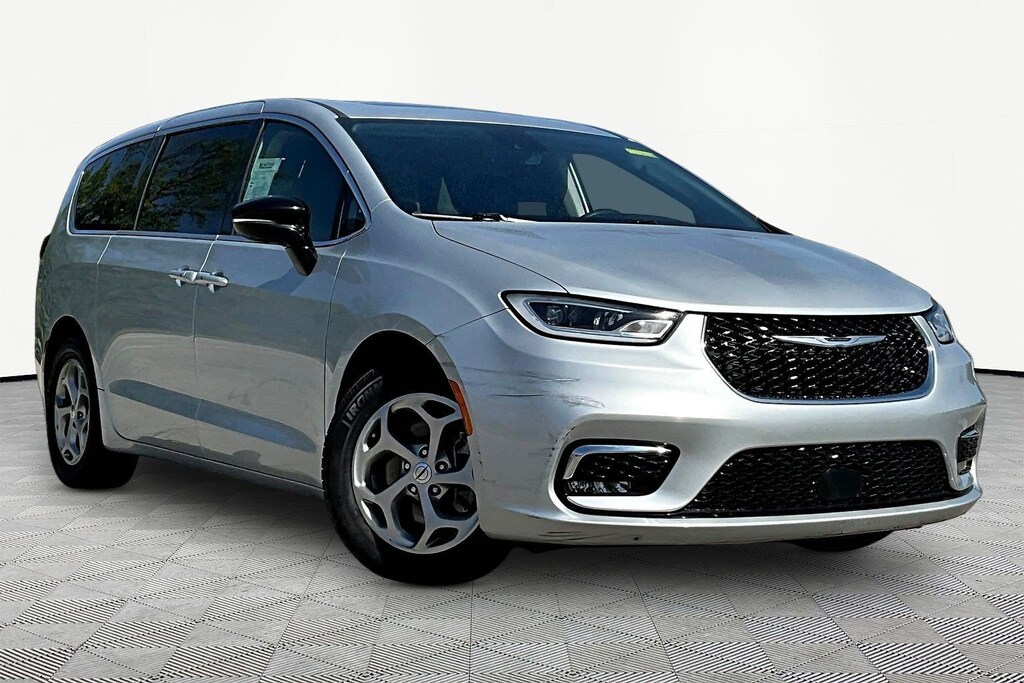 Used 2024 Chrysler Pacifica Limited Van Passenger Van