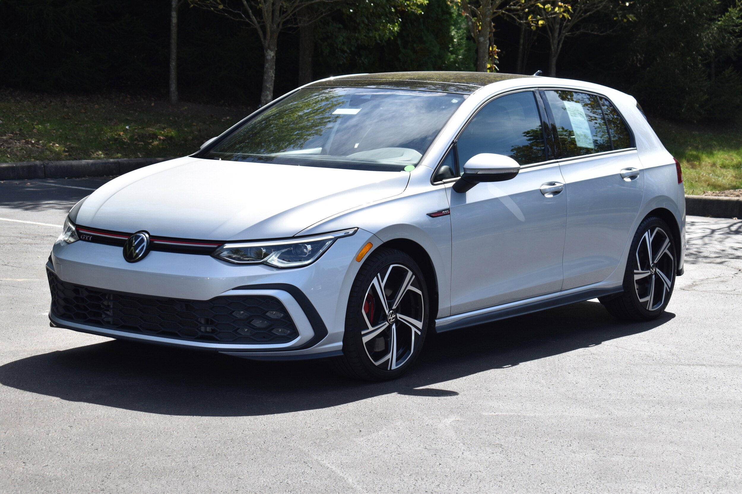 2024 Volkswagen Golf GTI SE photo 3