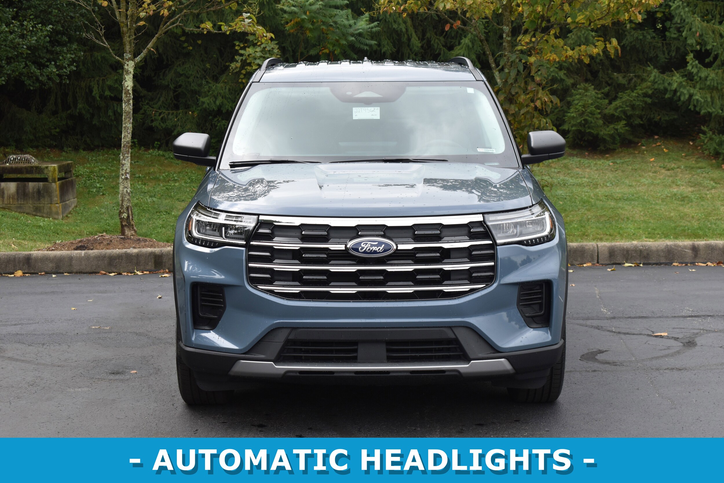 2025 Ford Explorer photo 2