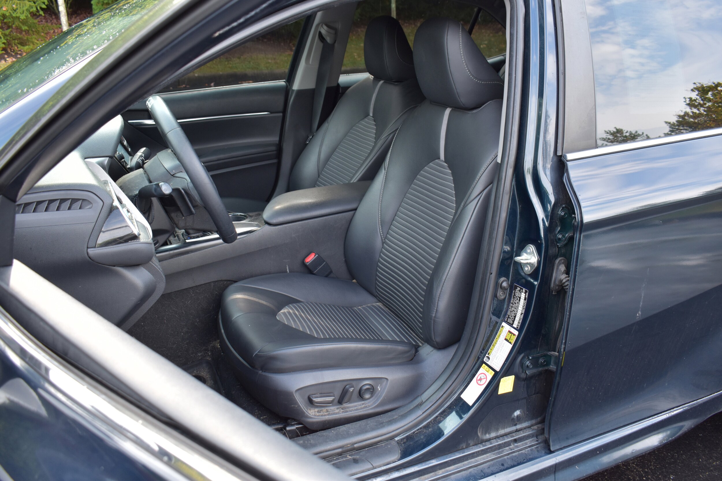 2018 Toyota Camry SE photo 3