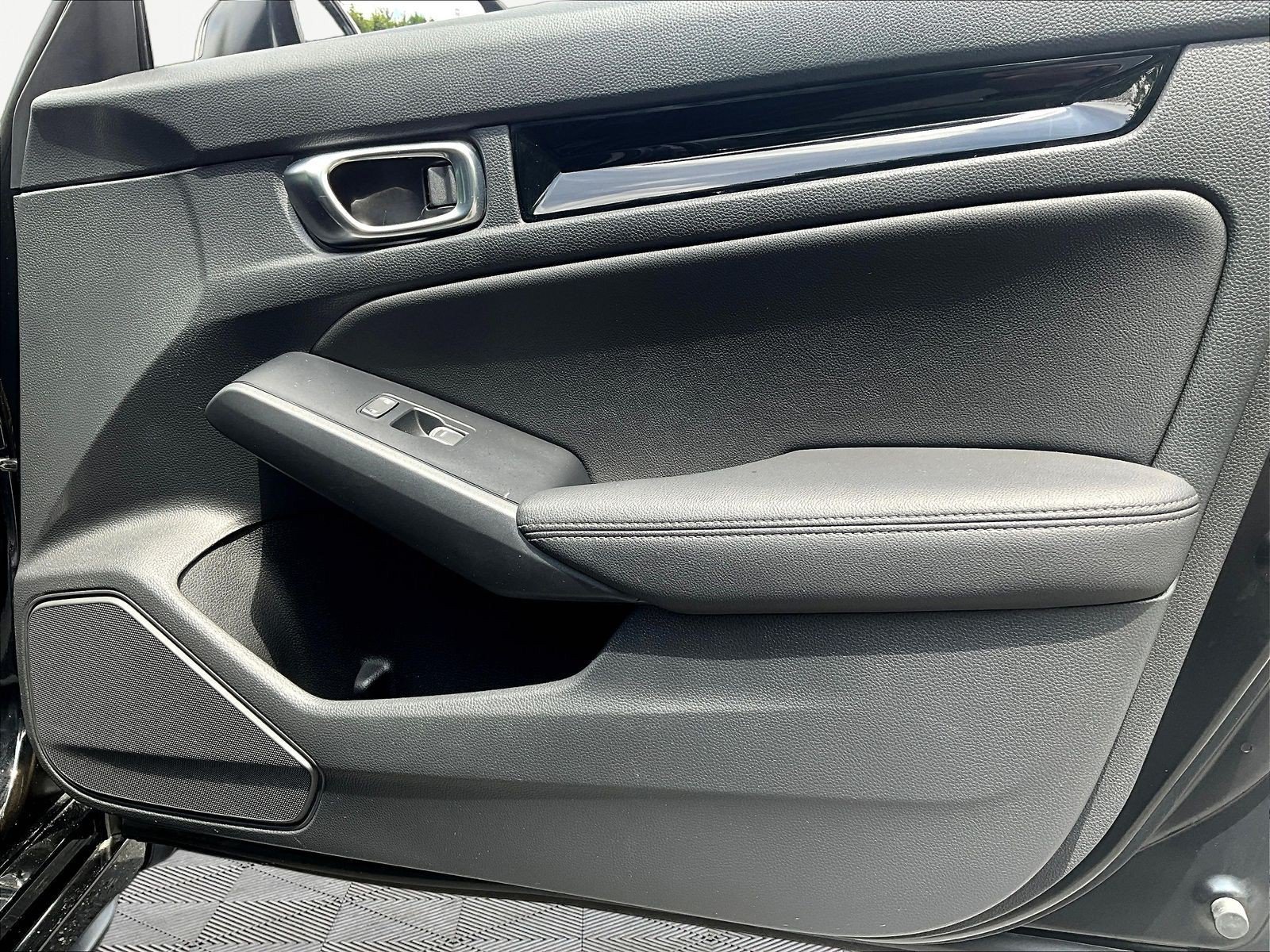 2024 Honda Civic Hatchback EX-L - Photo 30