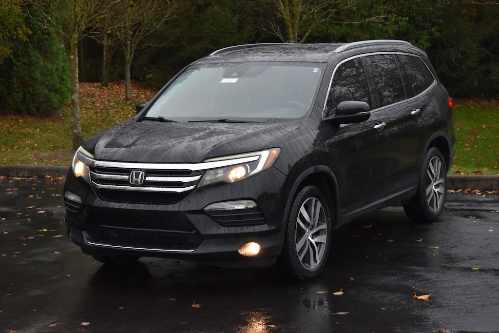 Used 2017 Honda Pilot Touring AWD SUV