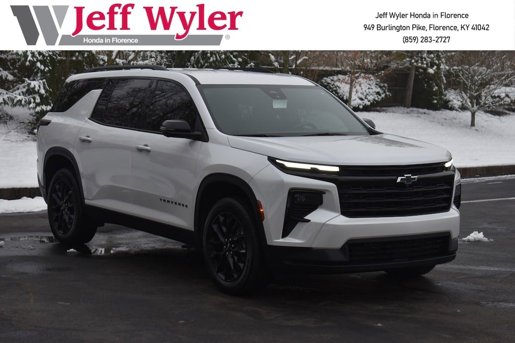 Used 2025 Chevrolet Traverse LT SUV