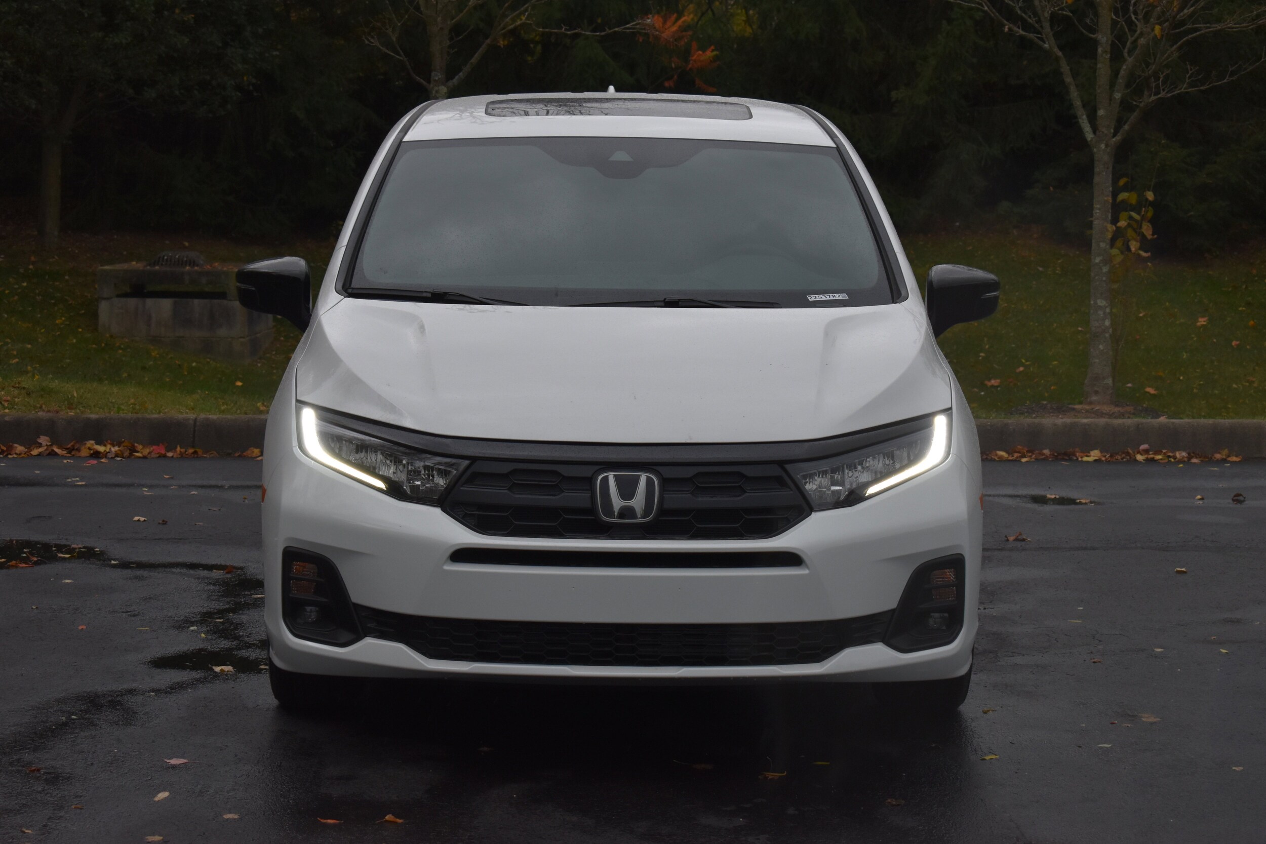 2026 Honda Odyssey photo 2
