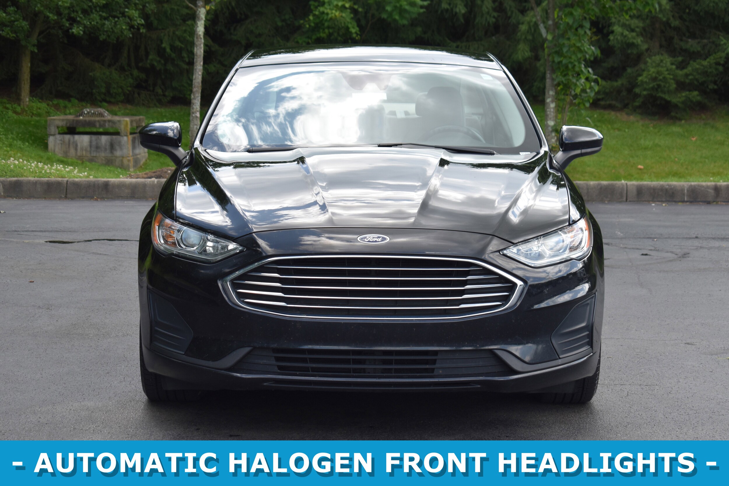 2020 Ford Fusion SE photo 2