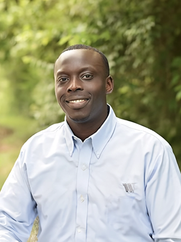Staff member Henderson Lewis from ID_829da4c8cc9f